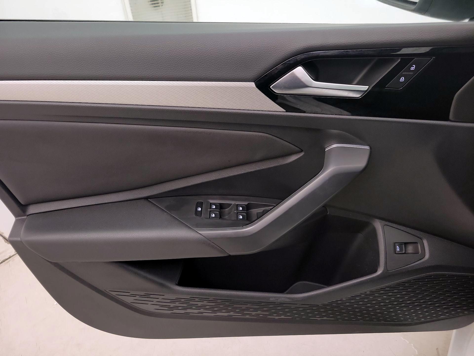 Thumbnail: 2019 Volkswagen Jetta - 12