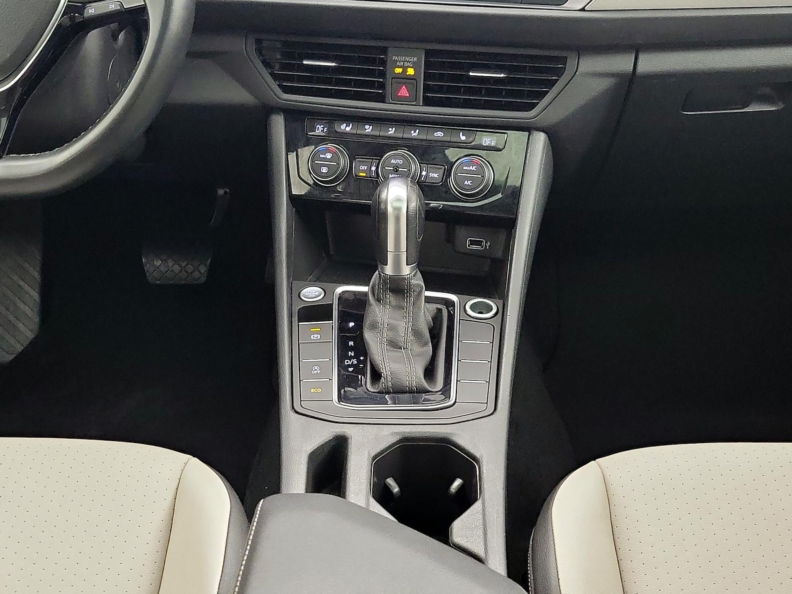 2019 Volkswagen Jetta R-Line - Photo 18