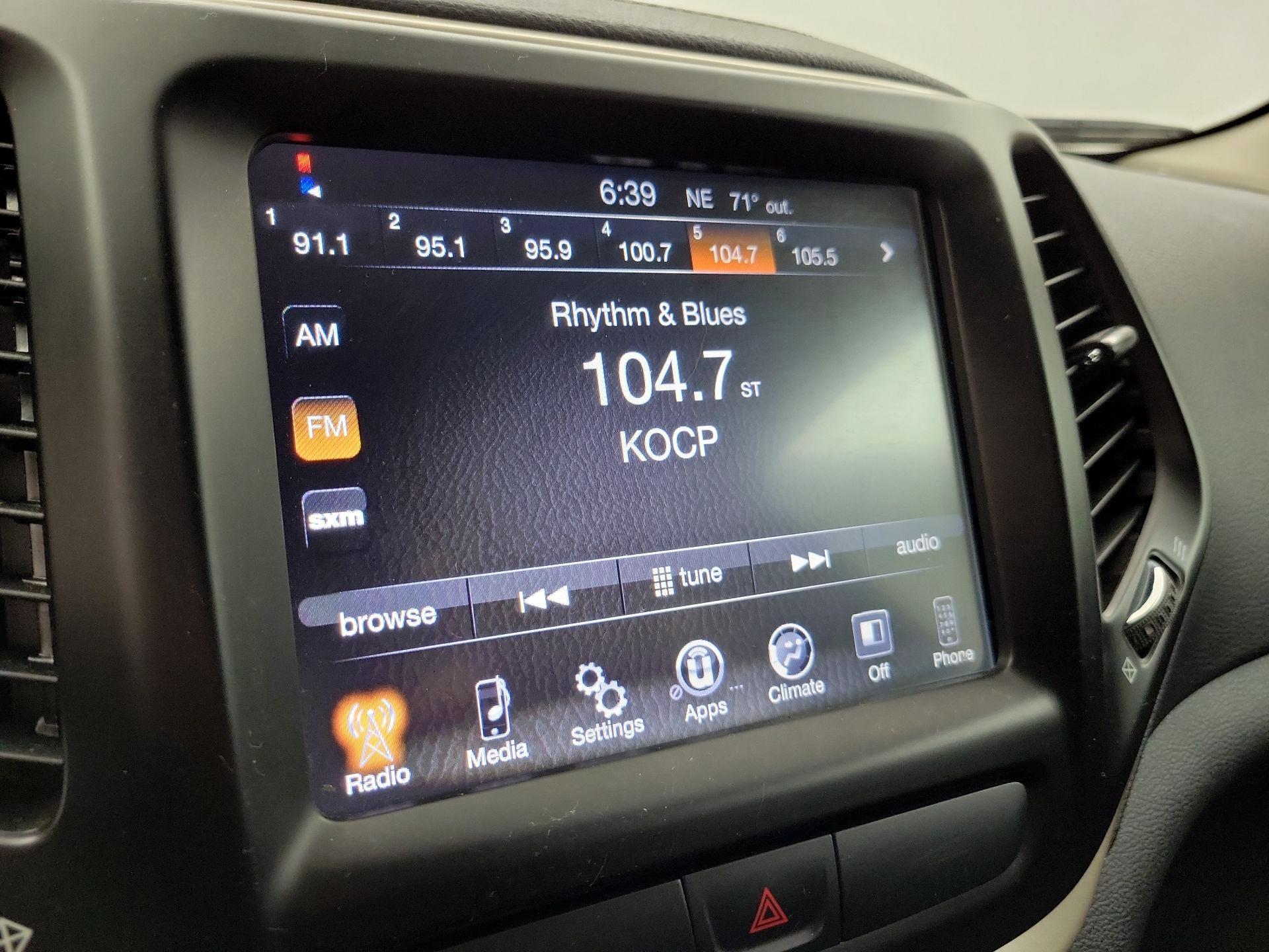 Thumbnail: 2017 Jeep Cherokee - 15
