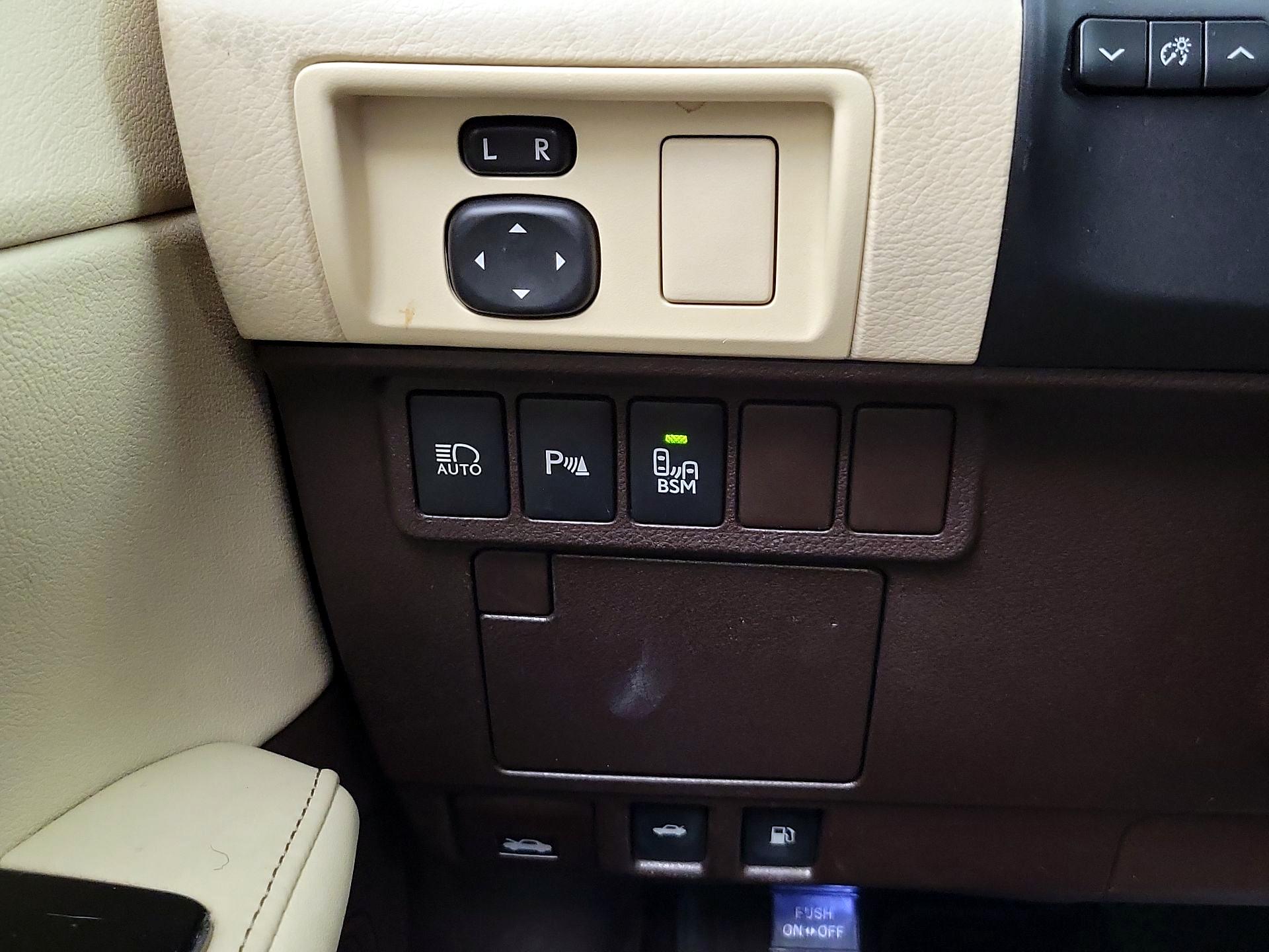 Thumbnail: 2017 Lexus ES - 13