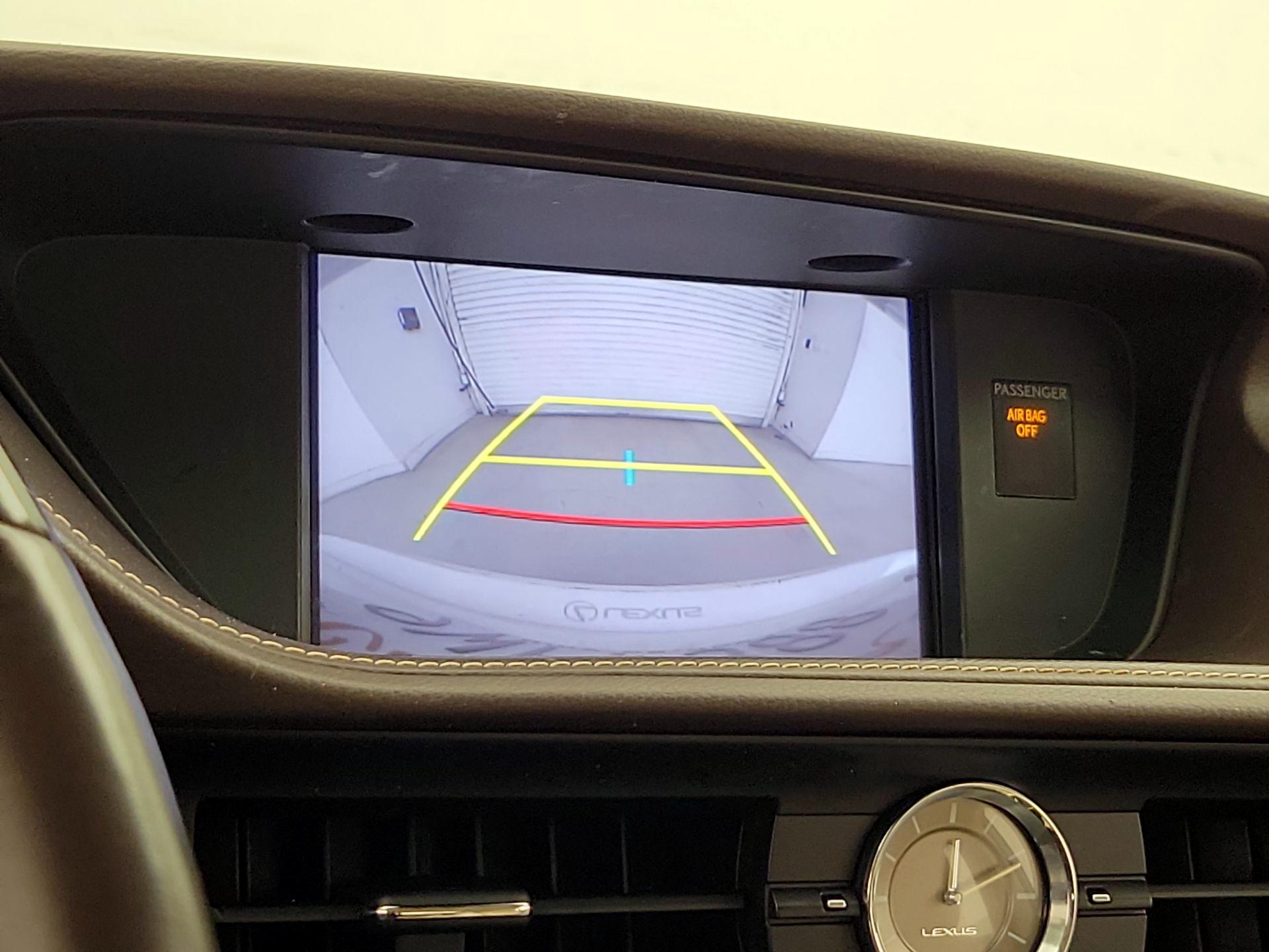 Thumbnail: 2017 Lexus ES - 14