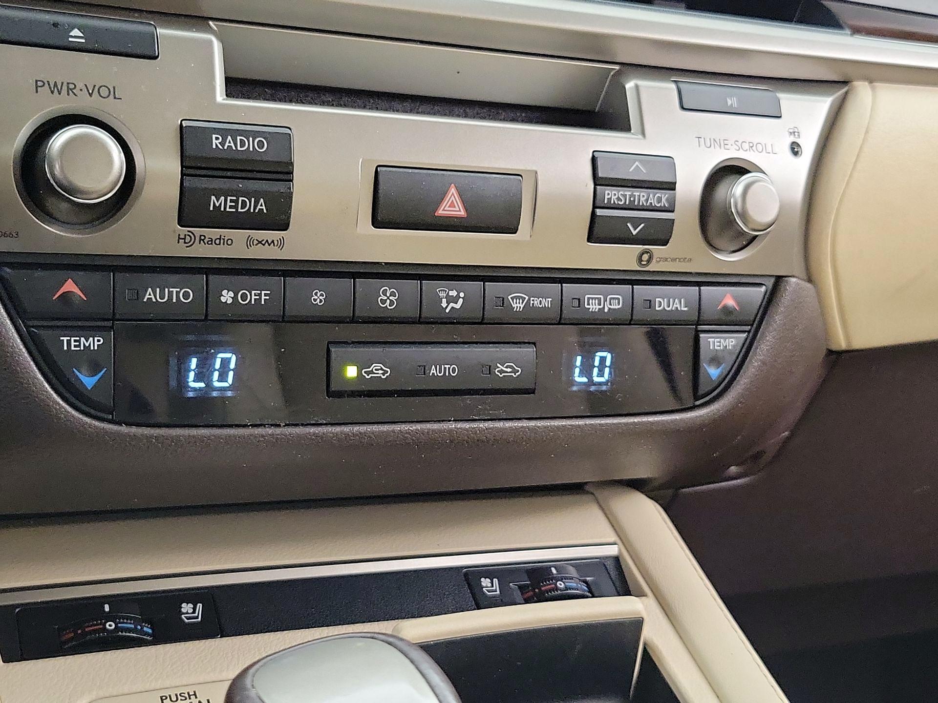 Thumbnail: 2017 Lexus ES - 16