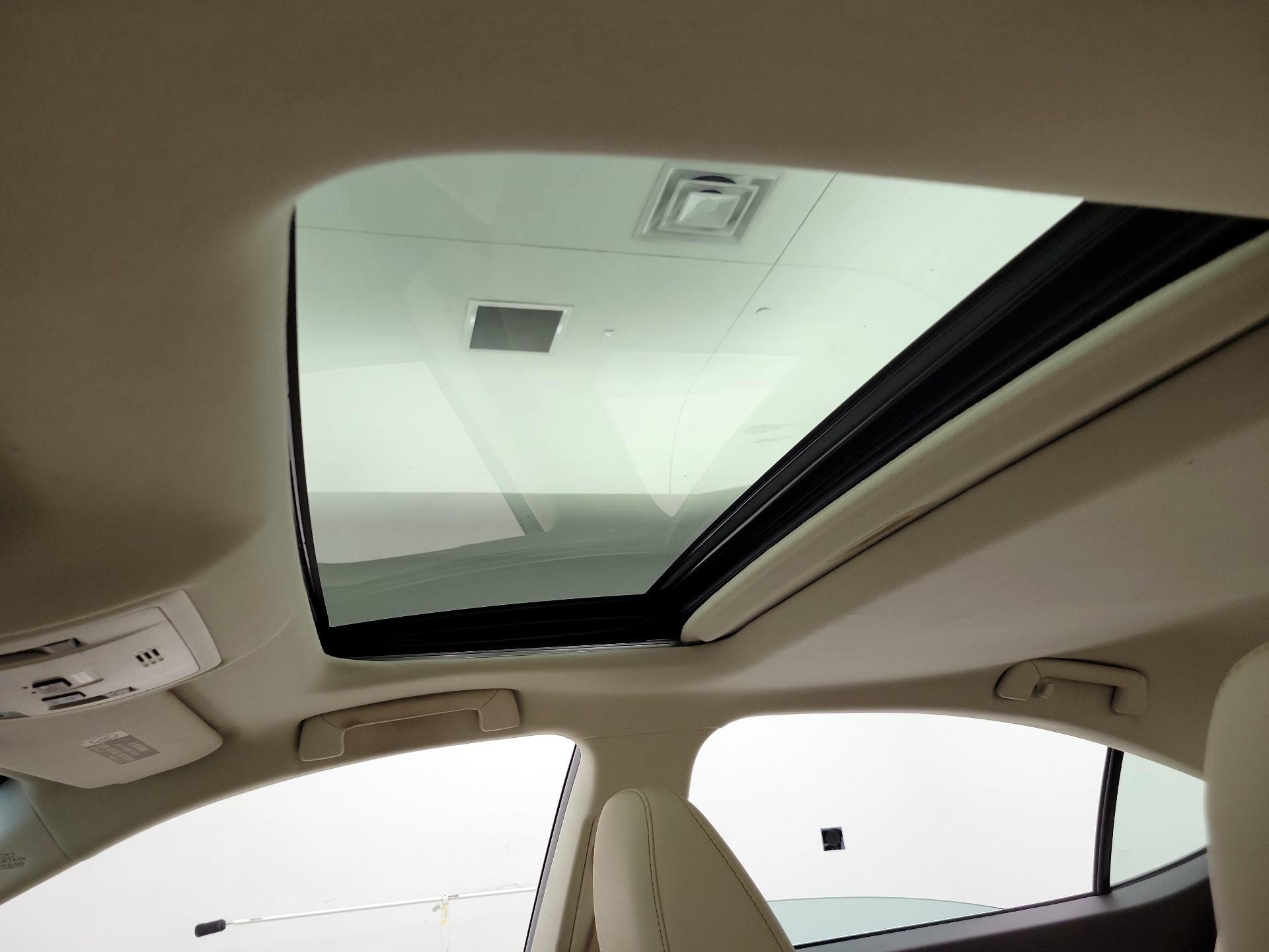 Thumbnail: 2017 Lexus ES - 19