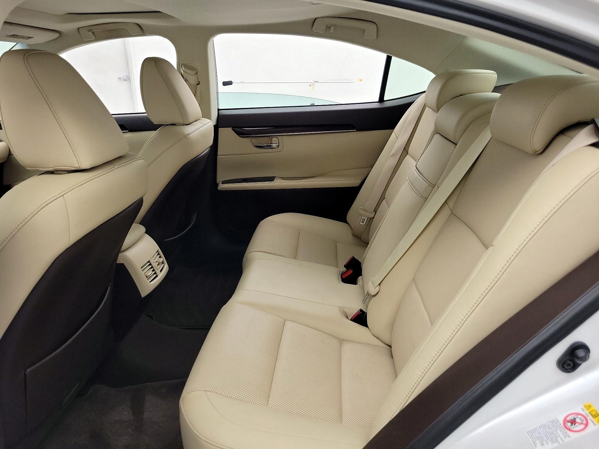 Thumbnail: 2017 Lexus ES - 20