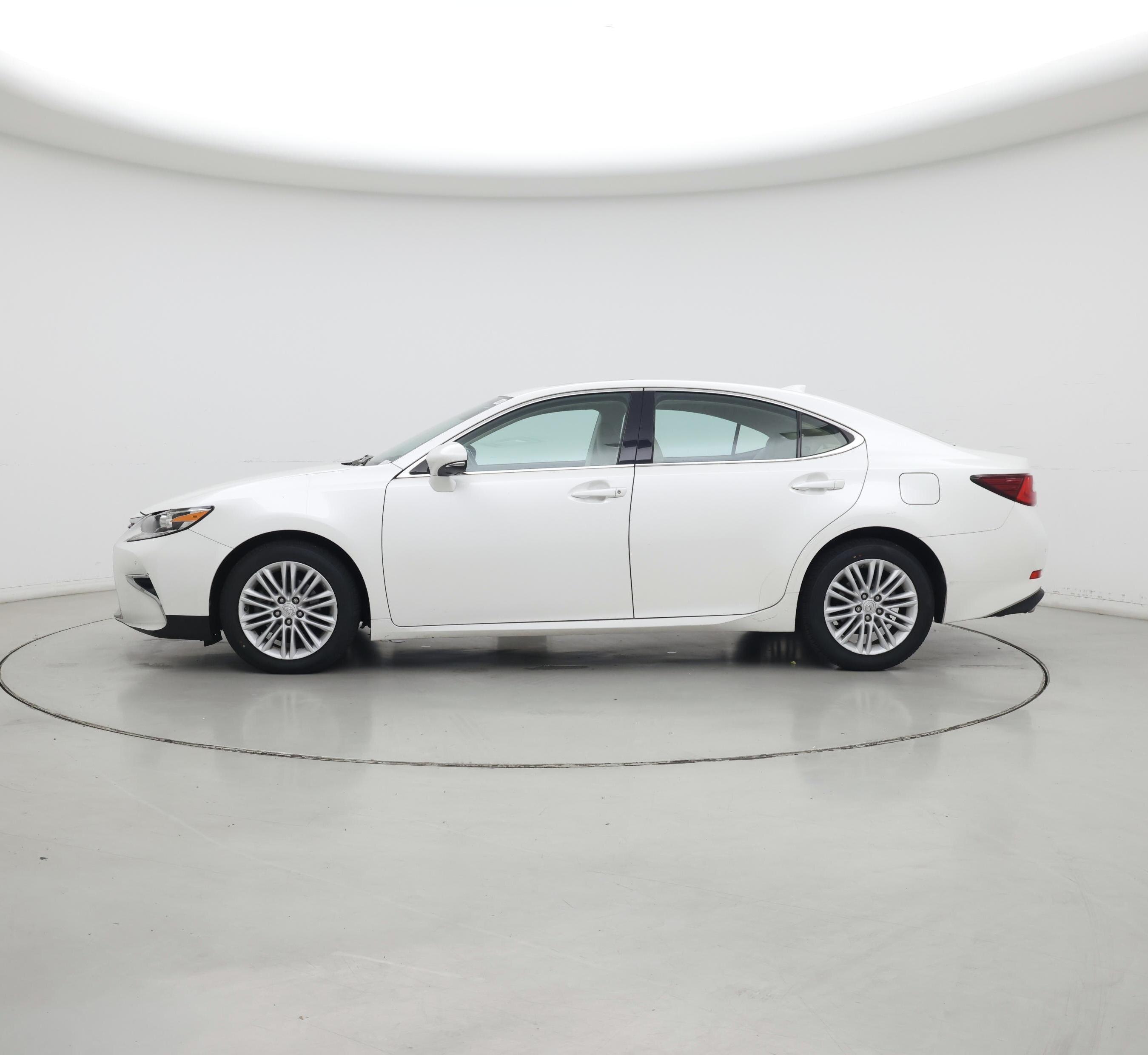 Thumbnail: 2017 Lexus ES - 3
