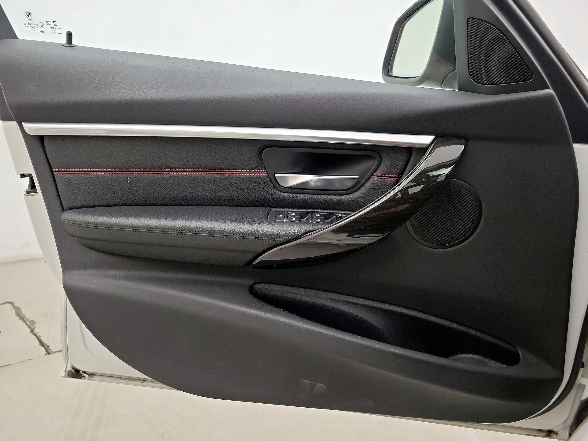 Thumbnail: 2017 BMW 3 Series - 12