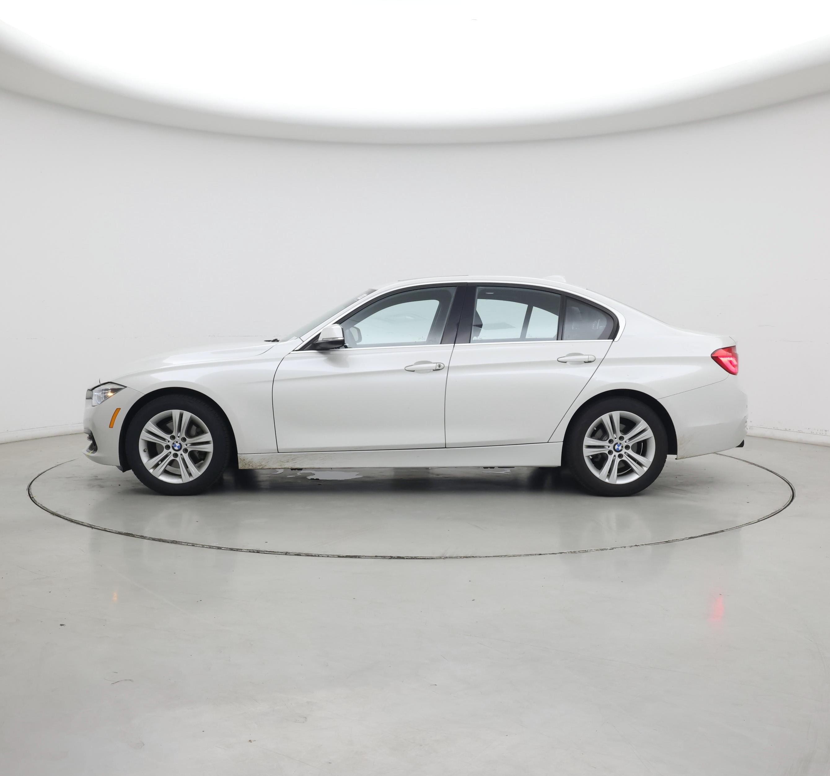 Thumbnail: 2017 BMW 3 Series - 3