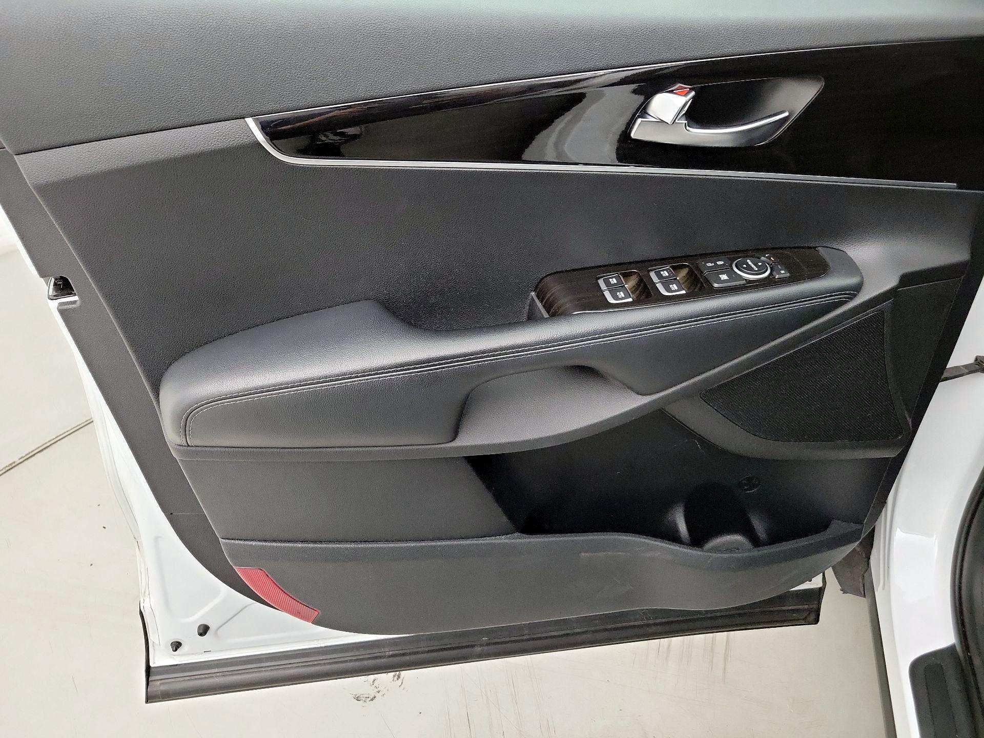 Thumbnail: 2019 Kia Sorento - 12