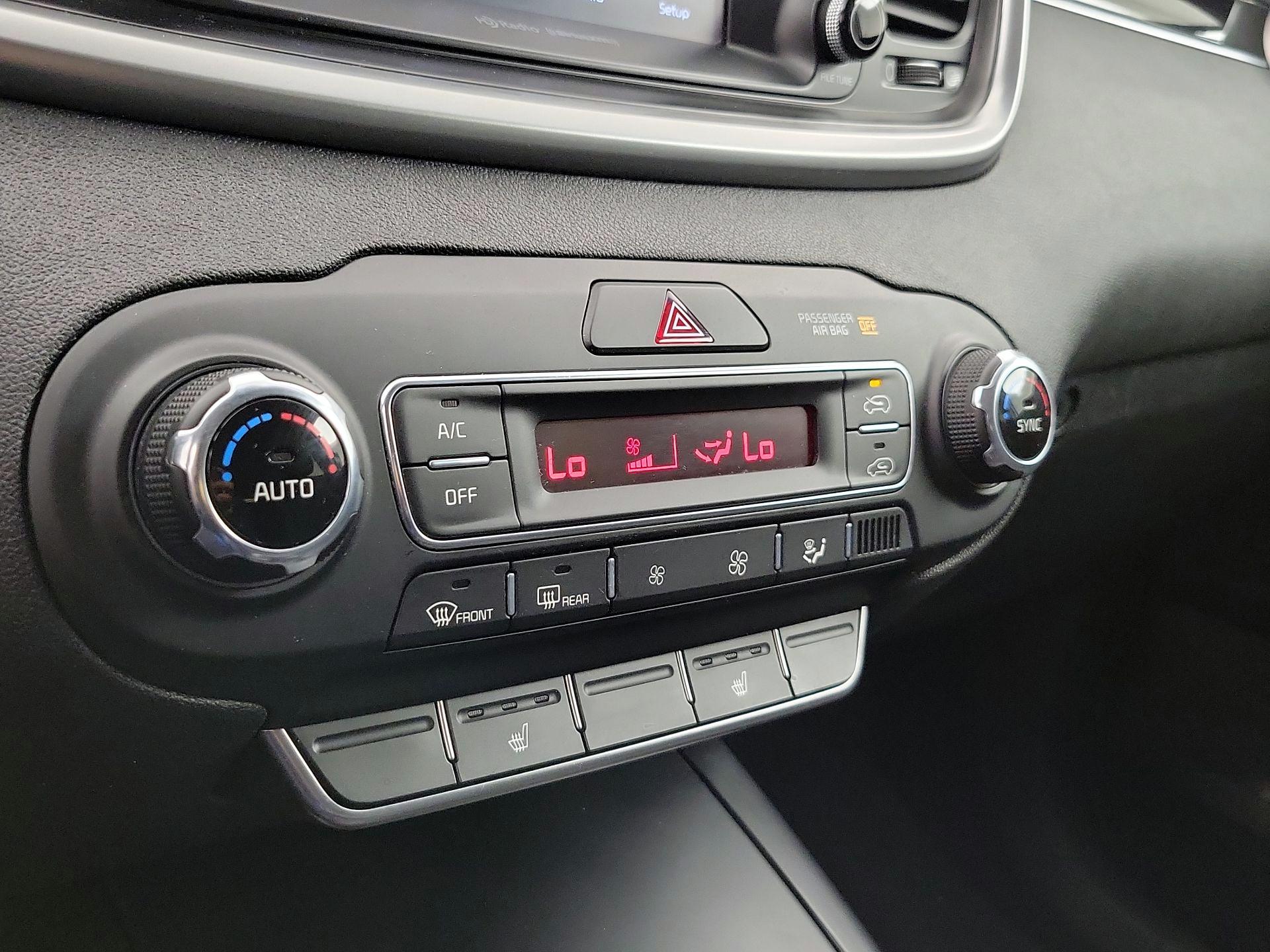 Thumbnail: 2019 Kia Sorento - 16