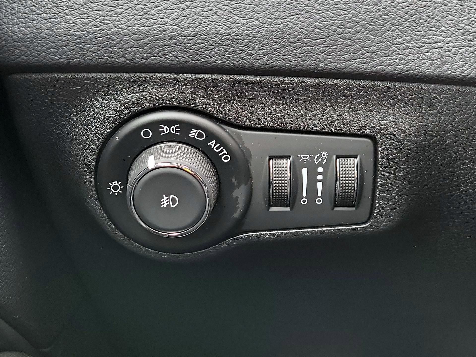 Thumbnail: 2018 Jeep Compass - 13
