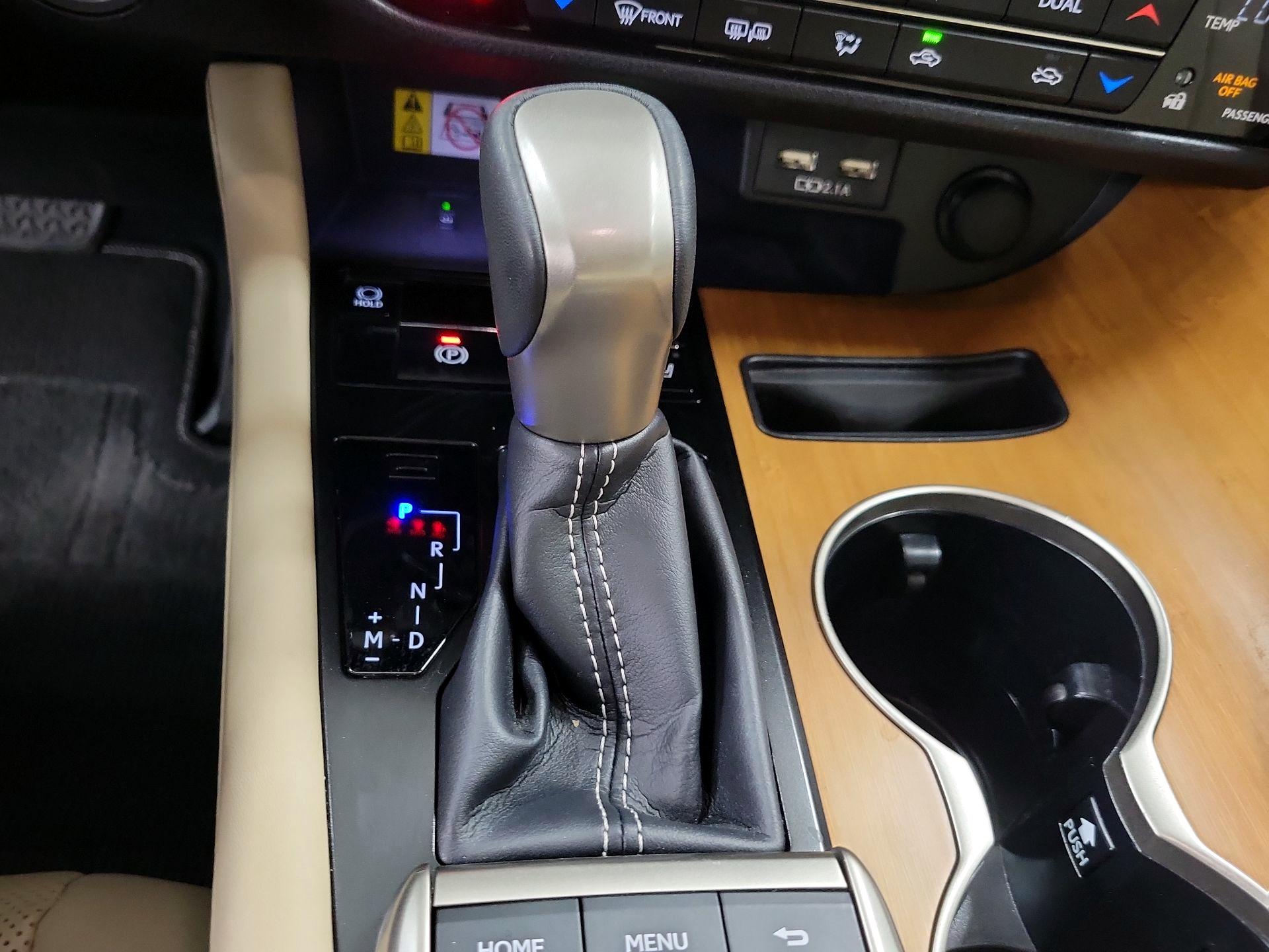 Thumbnail: 2022 Lexus RX - 17