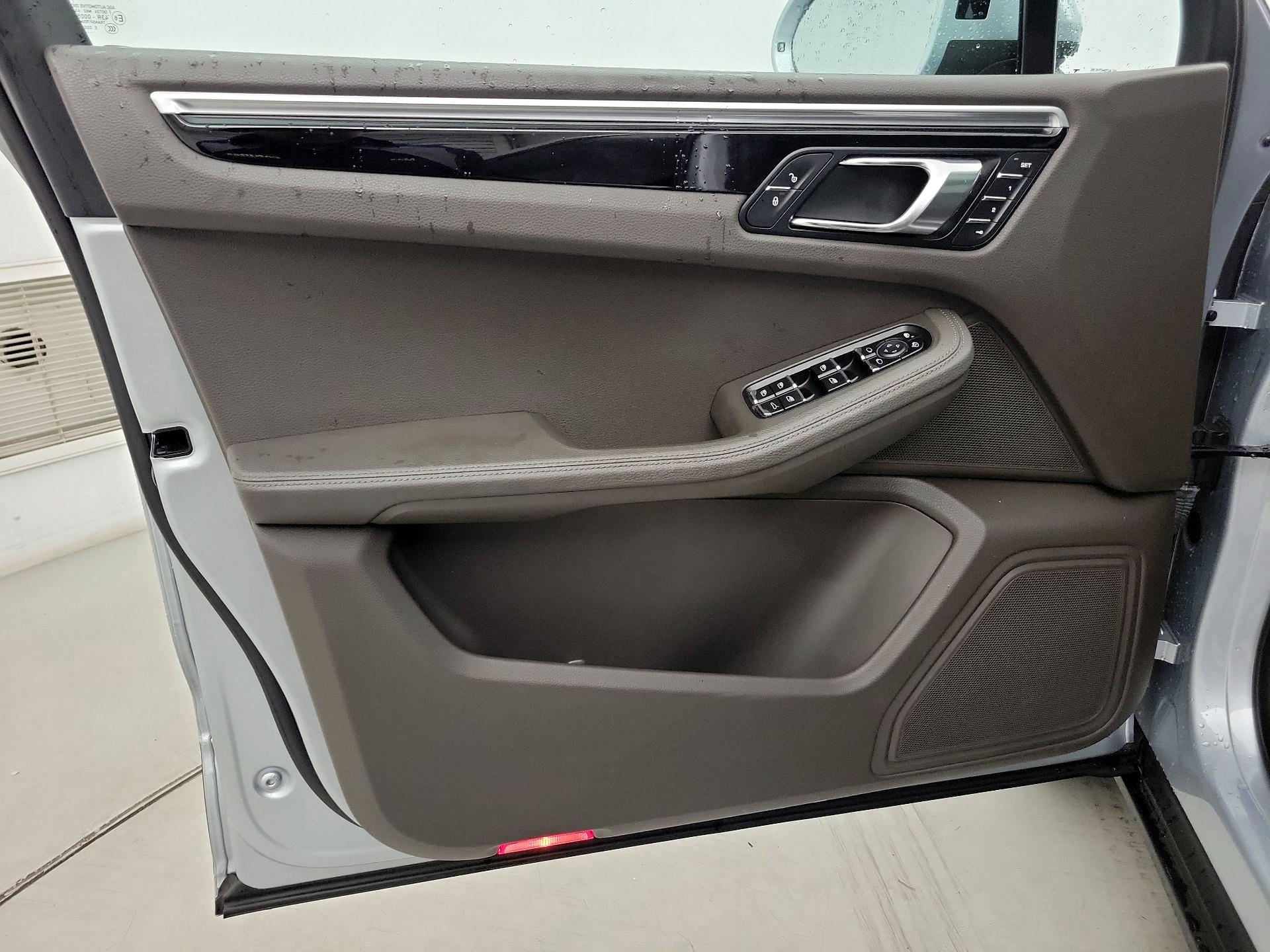 Thumbnail: 2018 Porsche Macan - 12