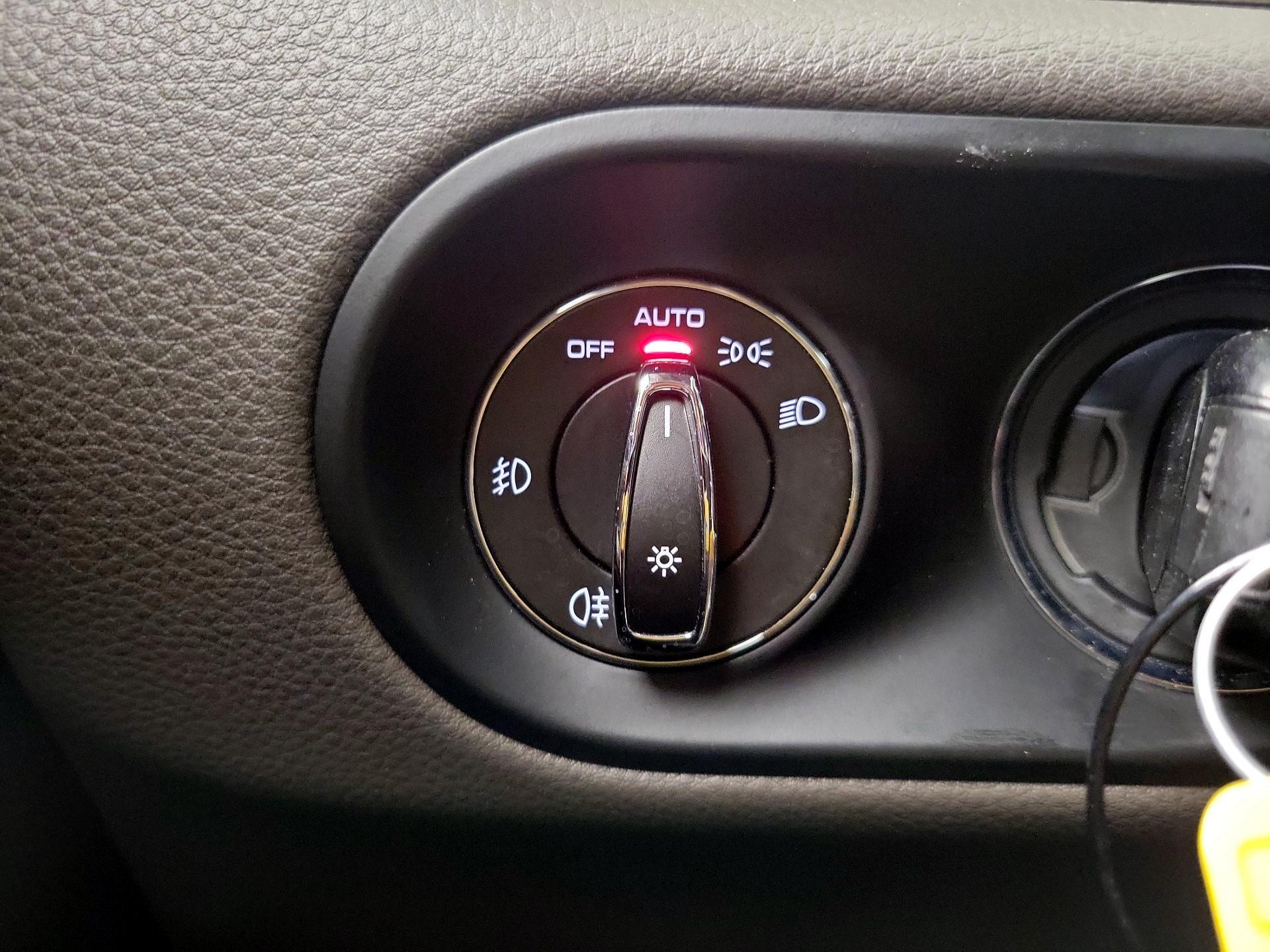 Thumbnail: 2018 Porsche Macan - 13