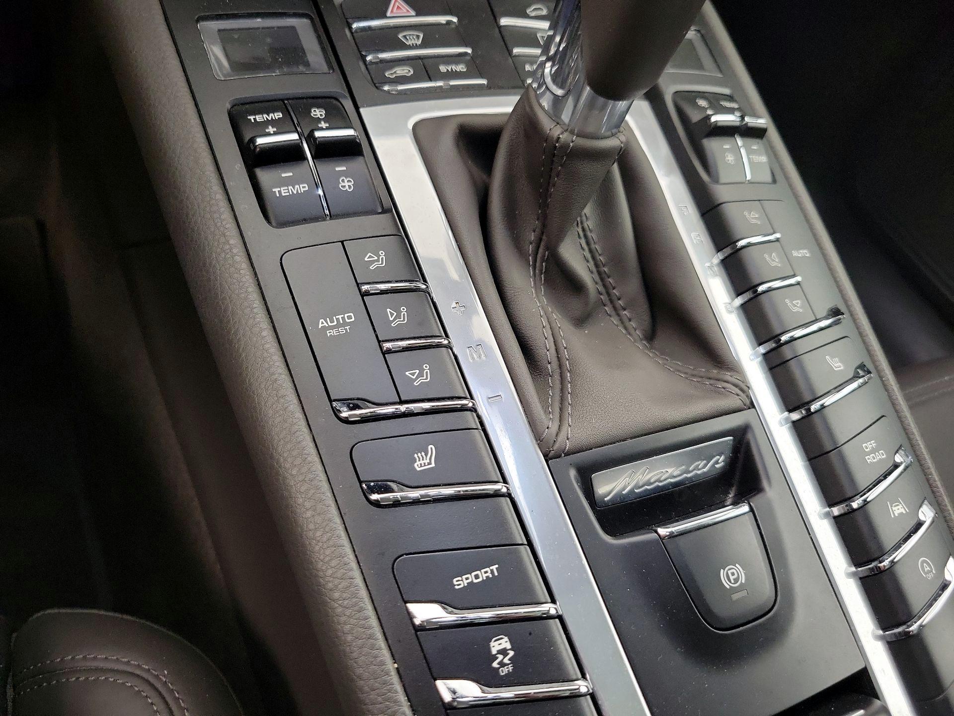 Thumbnail: 2018 Porsche Macan - 16