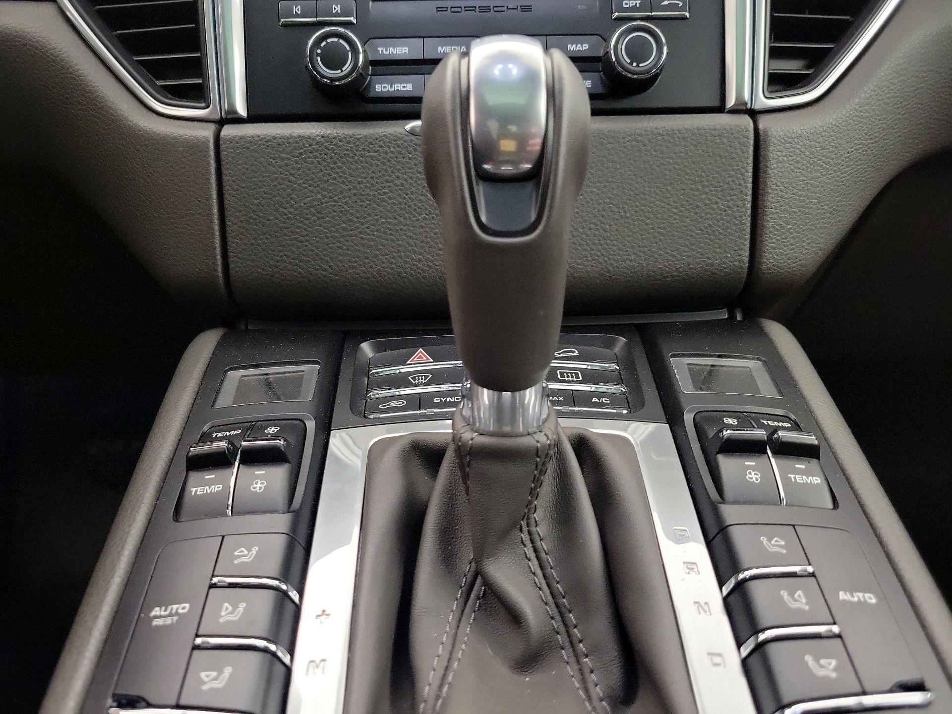 Thumbnail: 2018 Porsche Macan - 17