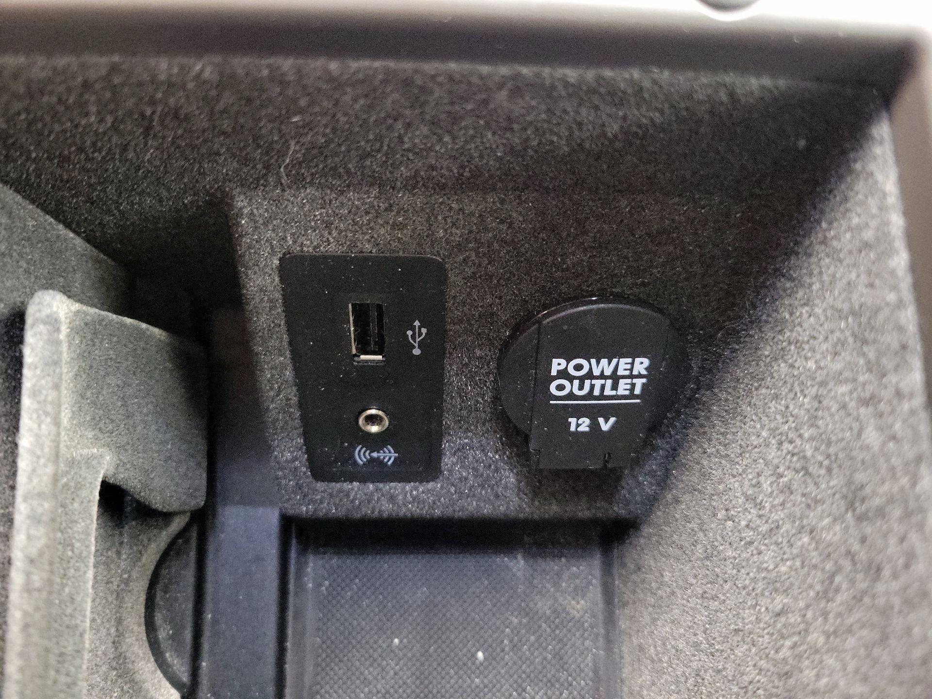 Thumbnail: 2018 Porsche Macan - 18