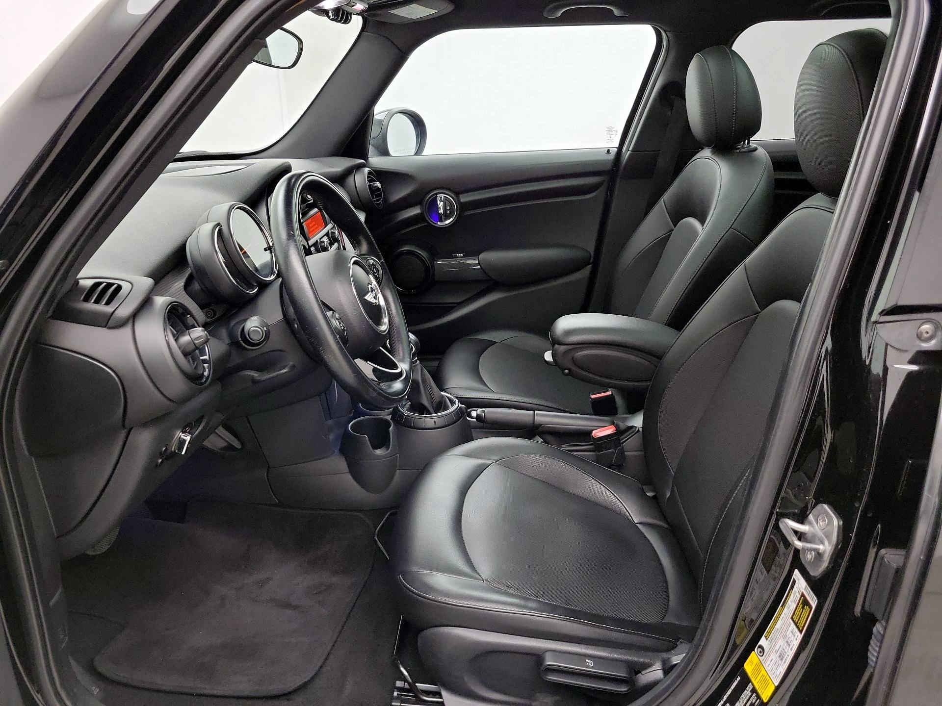 Thumbnail: 2016 MINI Cooper Hardtop - 11