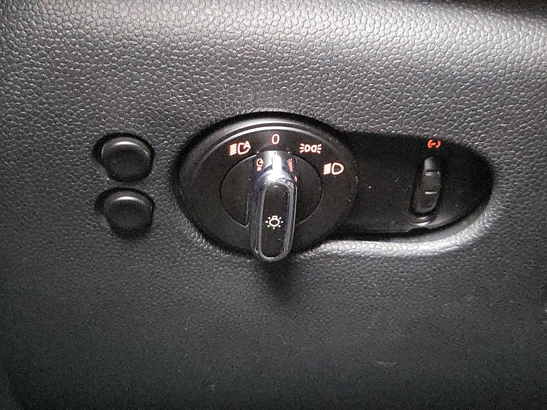 Thumbnail: 2016 MINI Cooper Hardtop - 13