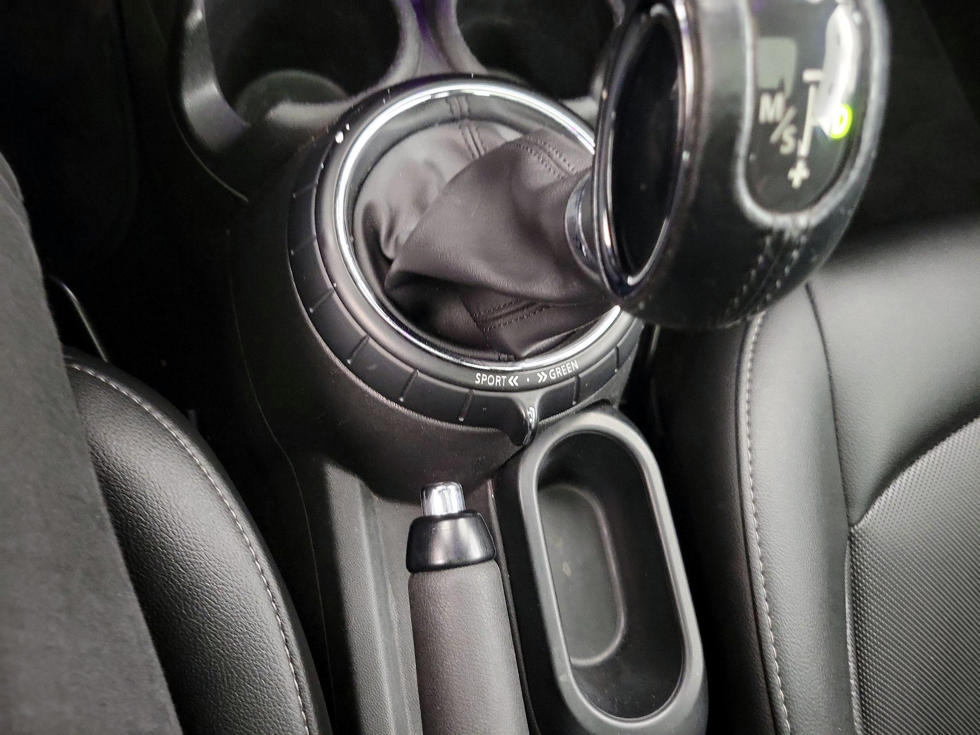 Thumbnail: 2016 MINI Cooper Hardtop - 16