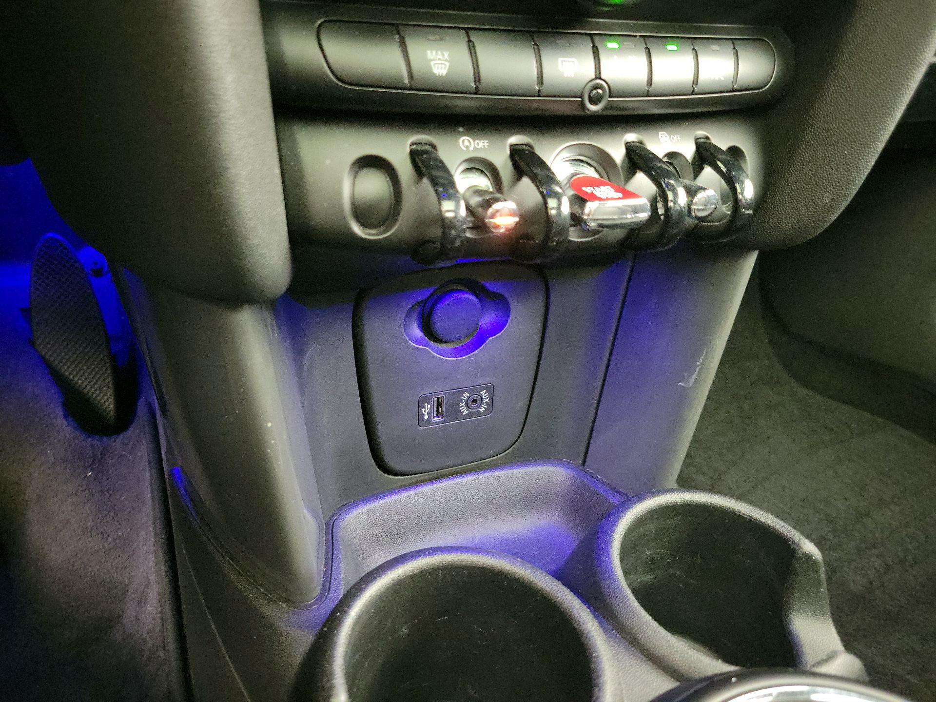 Thumbnail: 2016 MINI Cooper Hardtop - 17