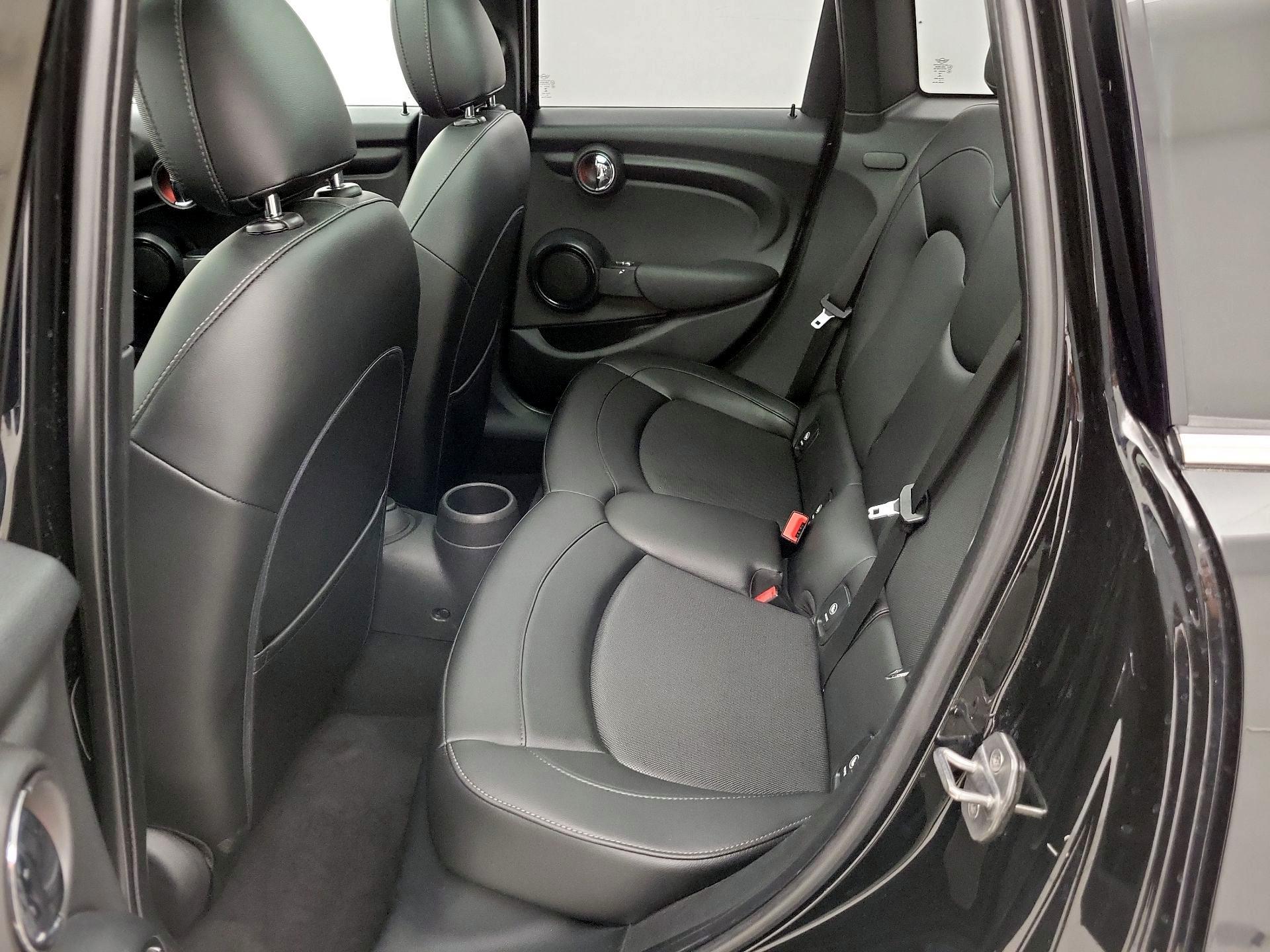 Thumbnail: 2016 MINI Cooper Hardtop - 19