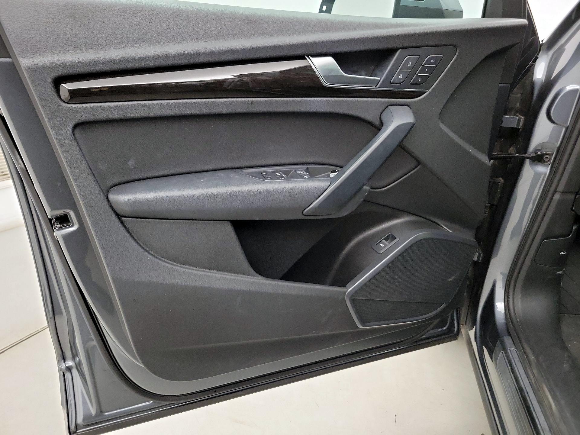Thumbnail: 2020 Audi Q5 - 12