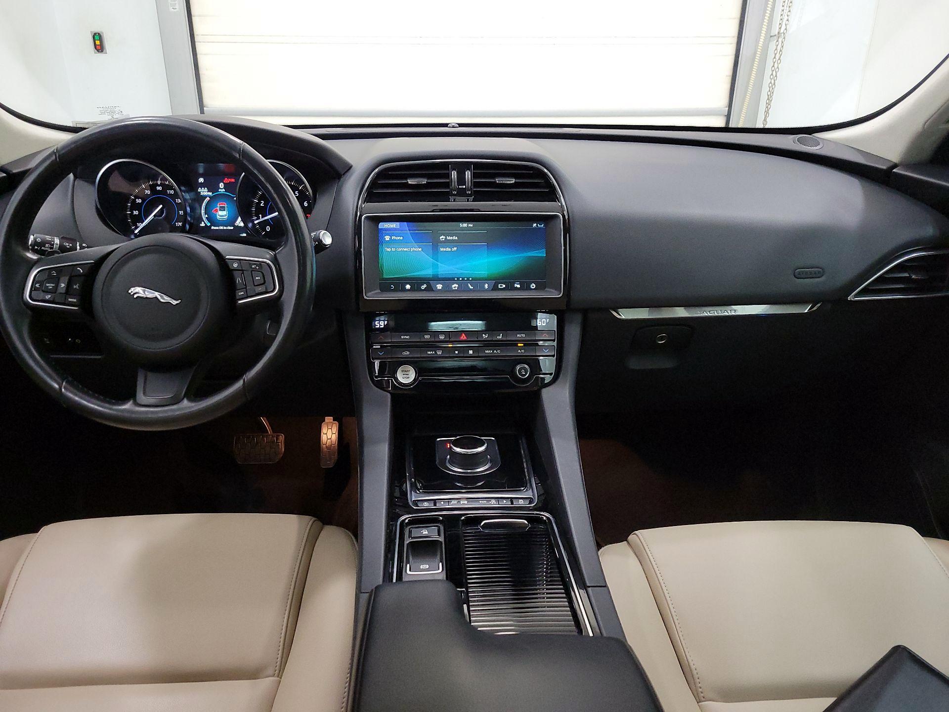 Thumbnail: 2020 Jaguar F-Pace - 9