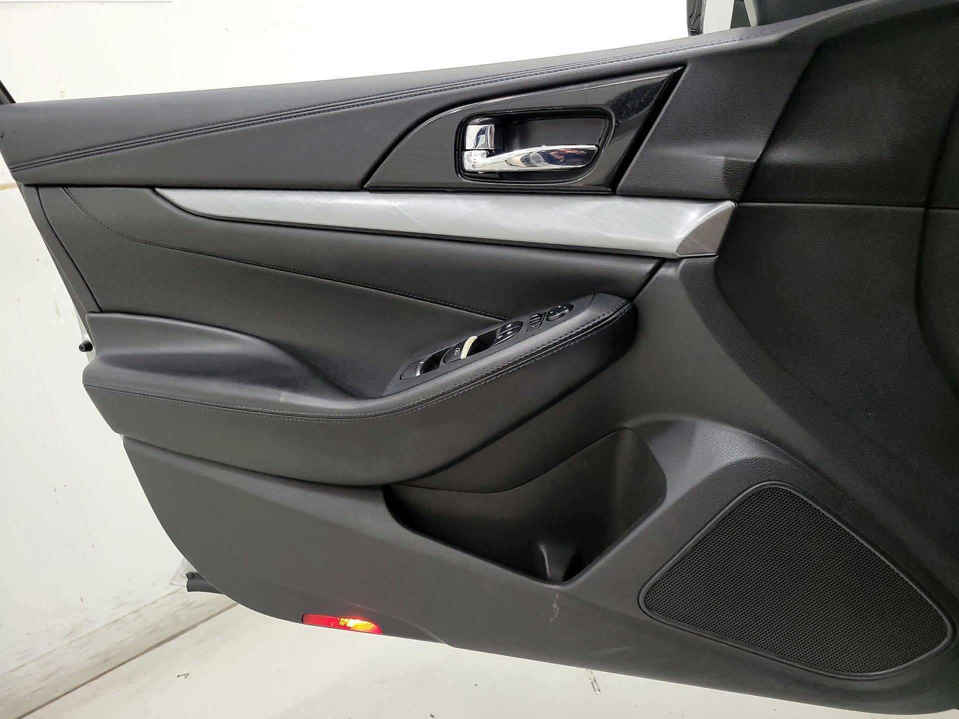 Thumbnail: 2016 Nissan Maxima - 12