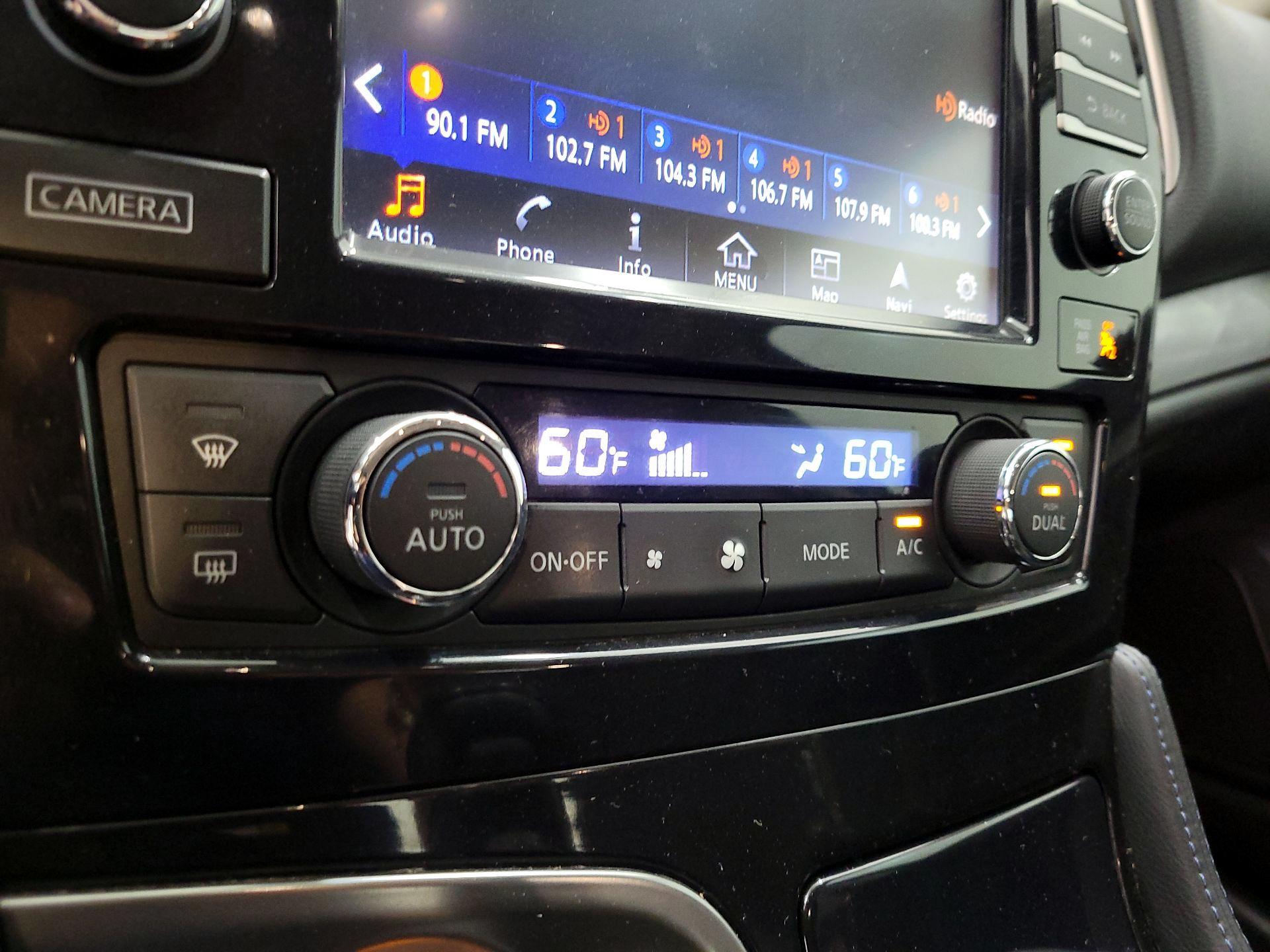 Thumbnail: 2016 Nissan Maxima - 16