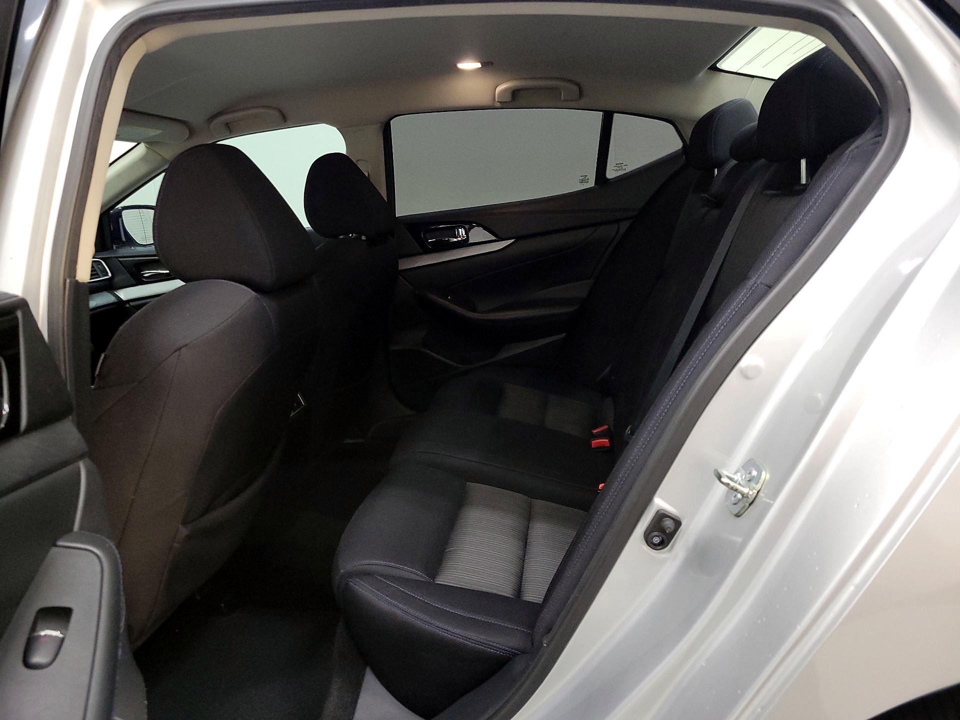 Thumbnail: 2016 Nissan Maxima - 19