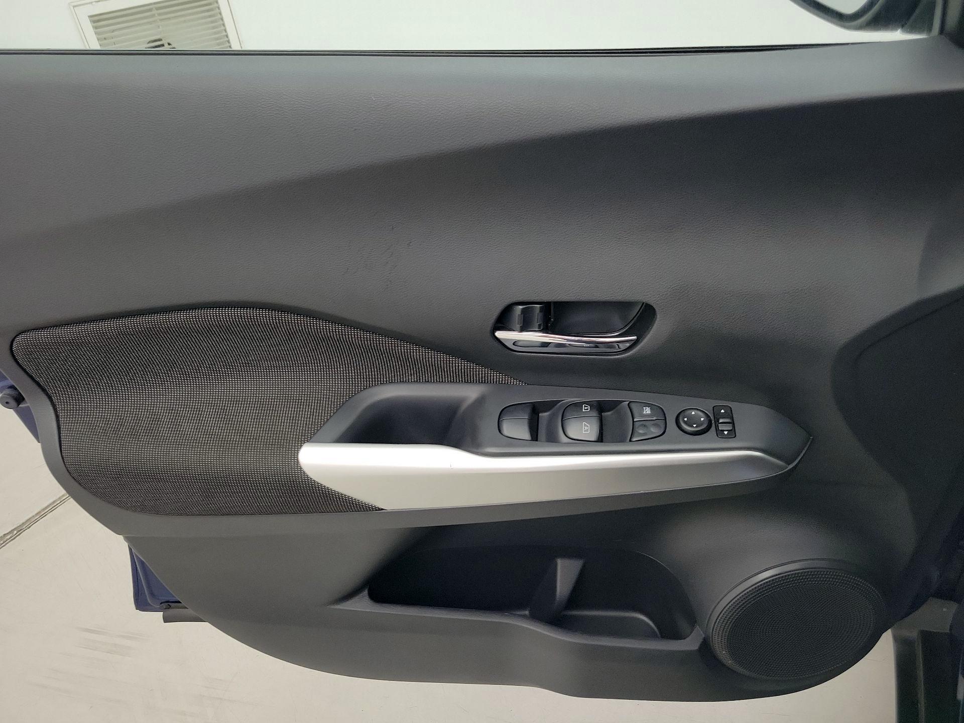 Thumbnail: 2020 Nissan Kicks - 12