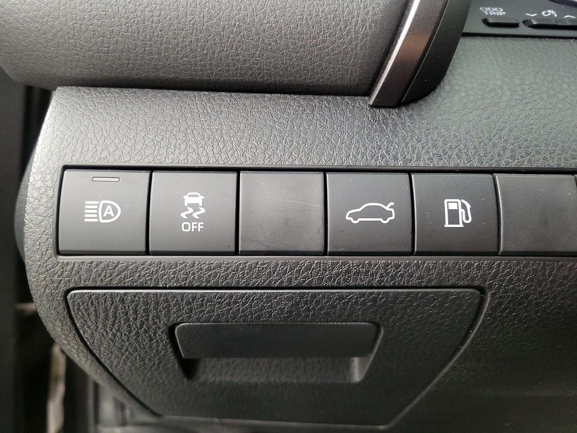 Thumbnail: 2018 Toyota Camry - 13