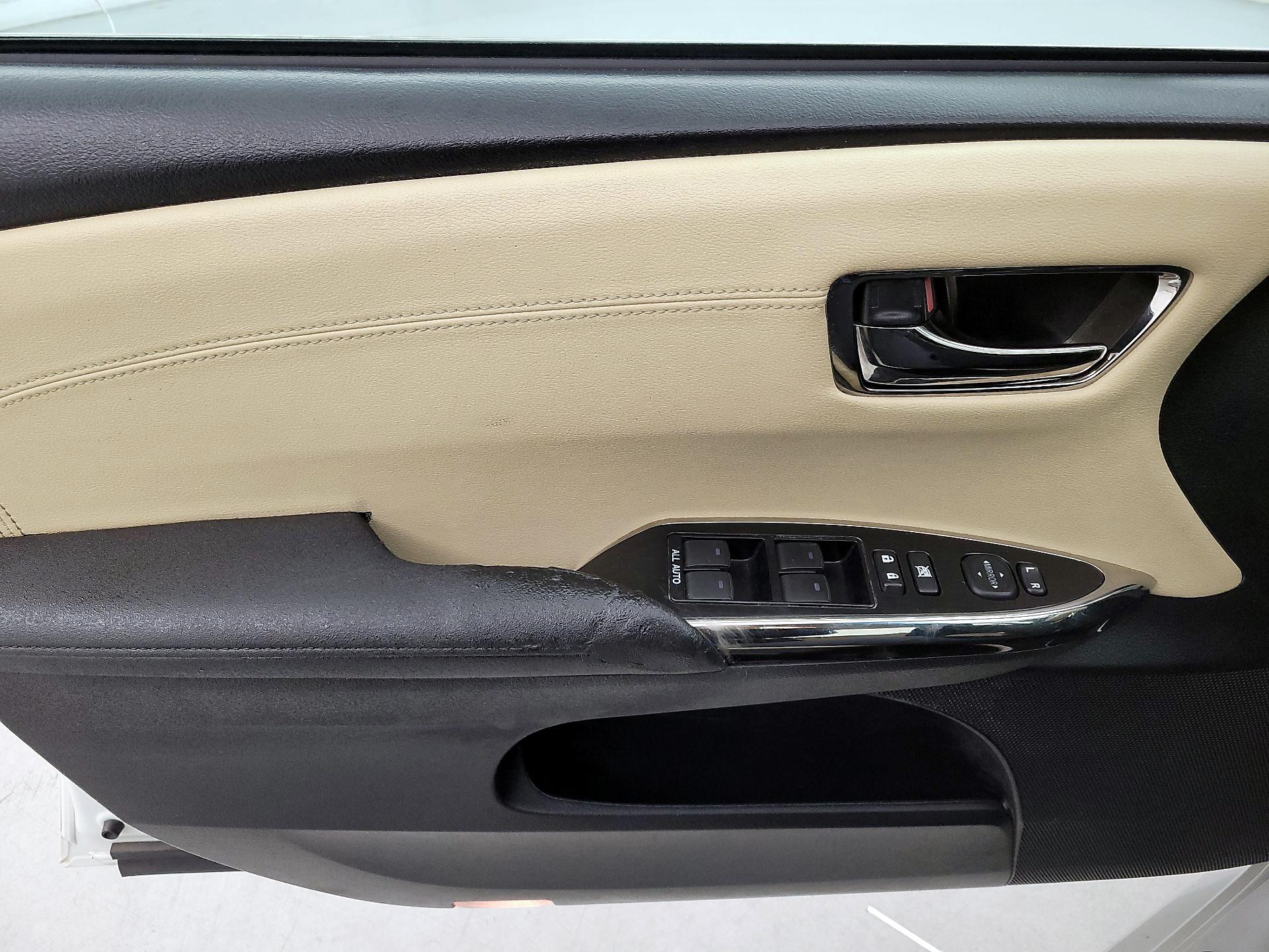 Thumbnail: 2016 Toyota Avalon - 12