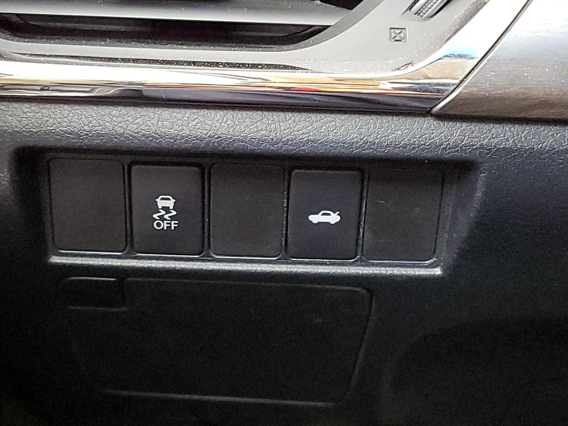 Thumbnail: 2016 Toyota Avalon - 13