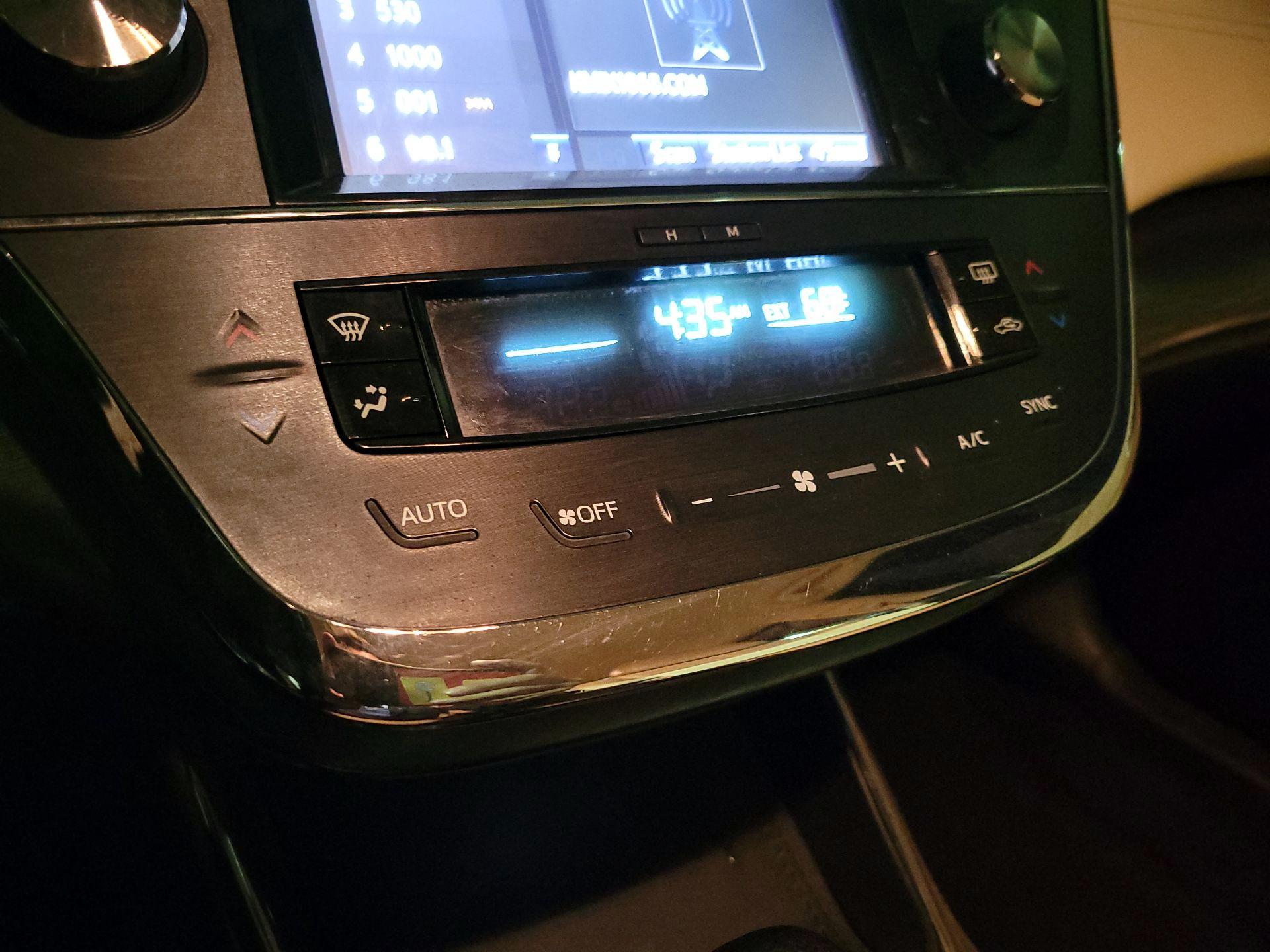Thumbnail: 2016 Toyota Avalon - 16