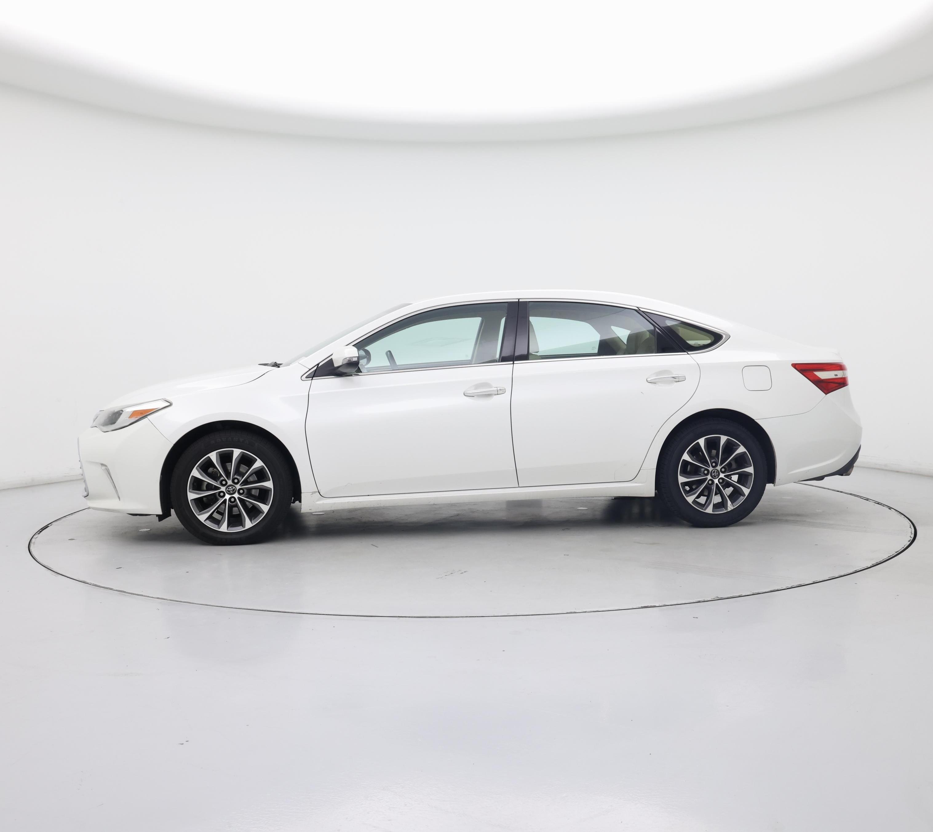 Thumbnail: 2016 Toyota Avalon - 3