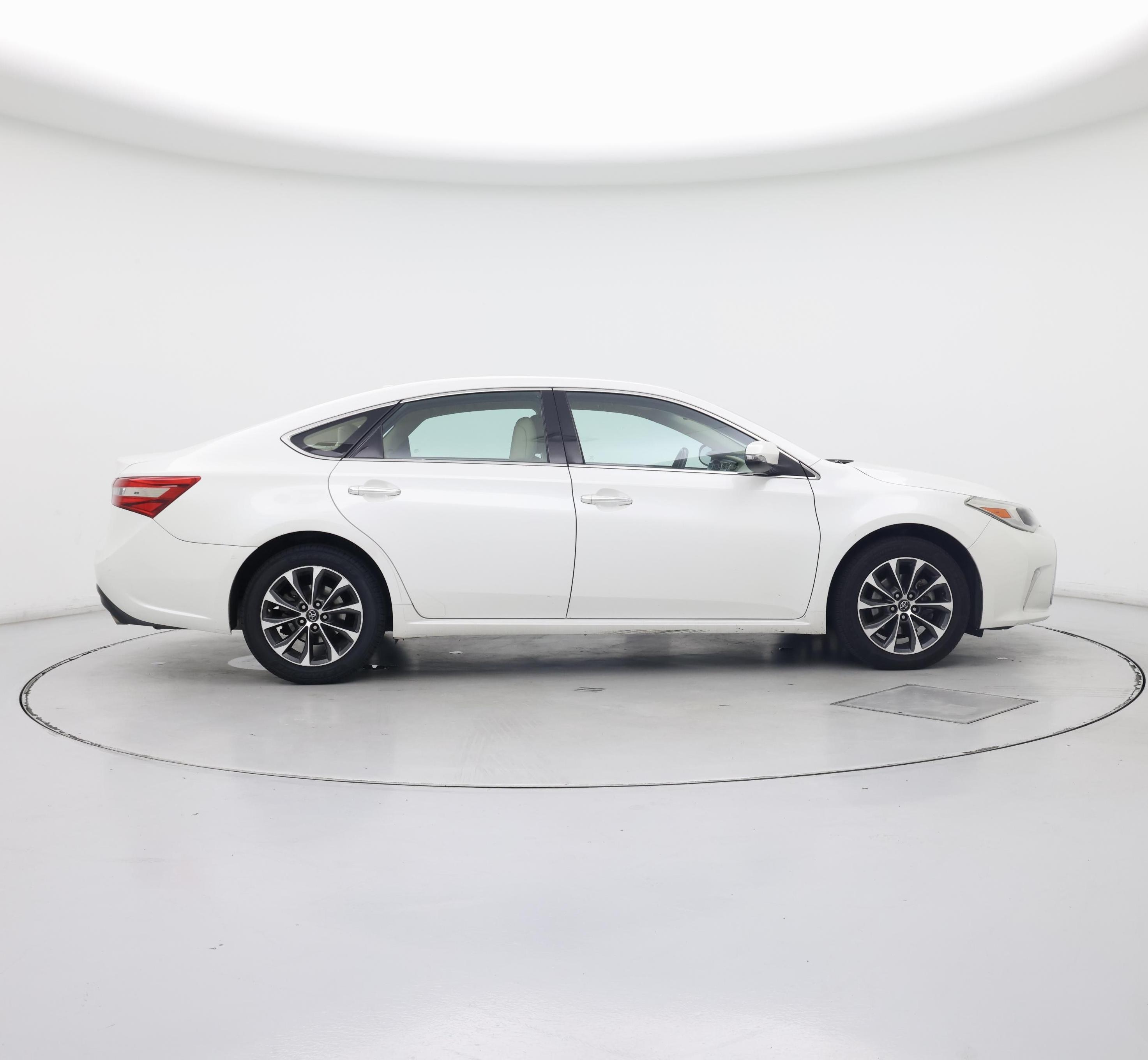 Thumbnail: 2016 Toyota Avalon - 7