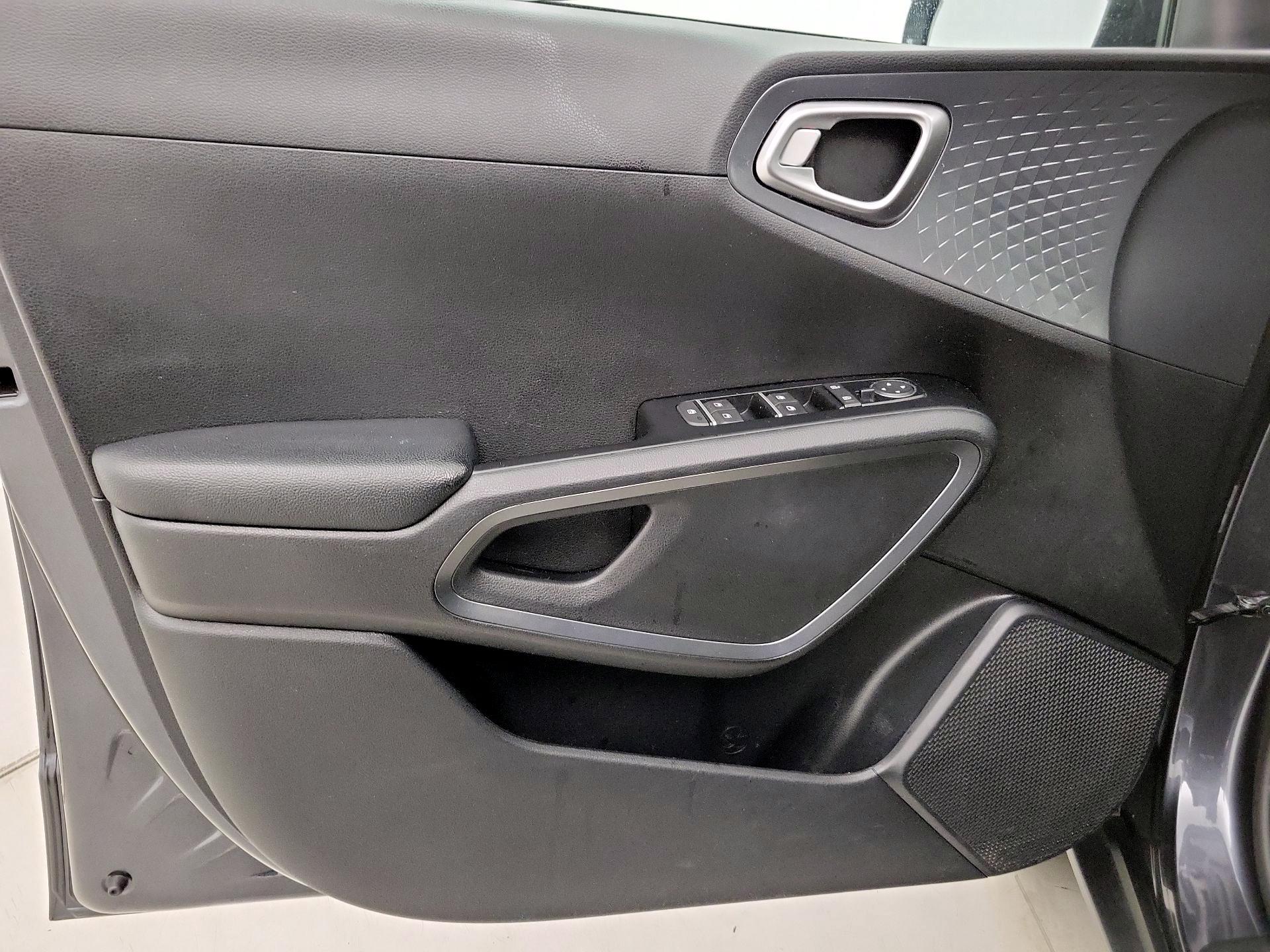 Thumbnail: 2020 Kia Soul - 12