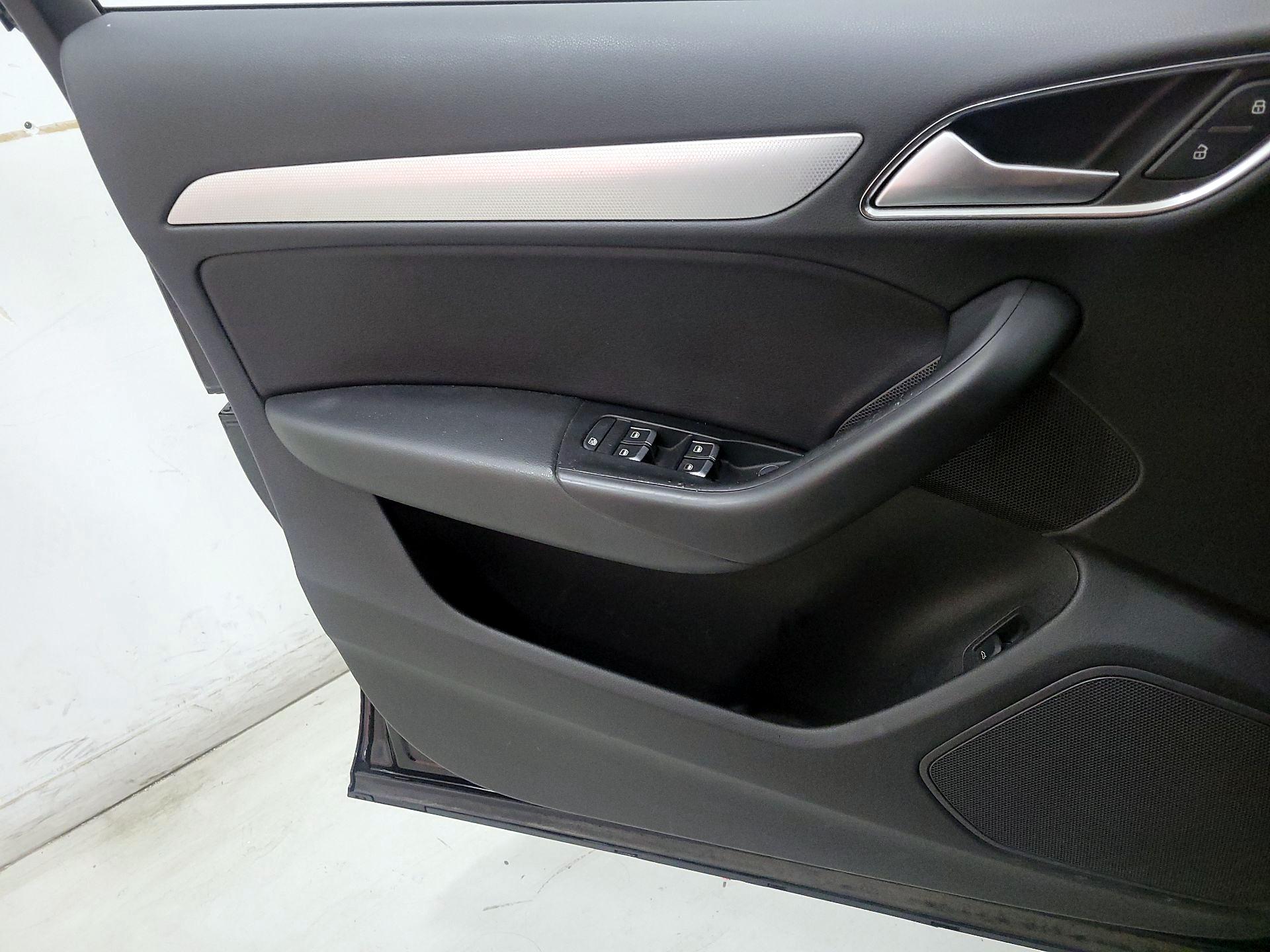 Thumbnail: 2018 Audi Q3 - 12