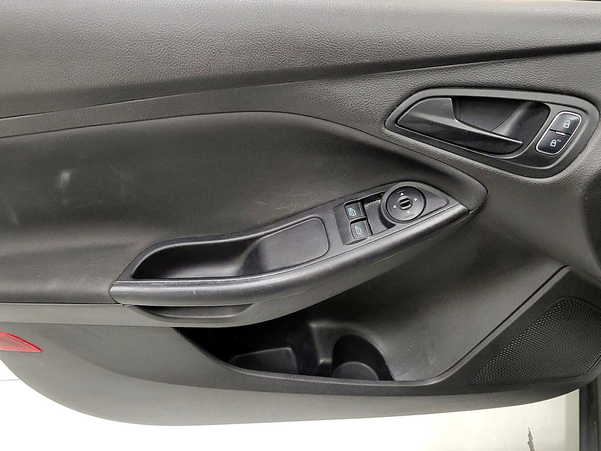 Thumbnail: 2017 Ford Focus - 12