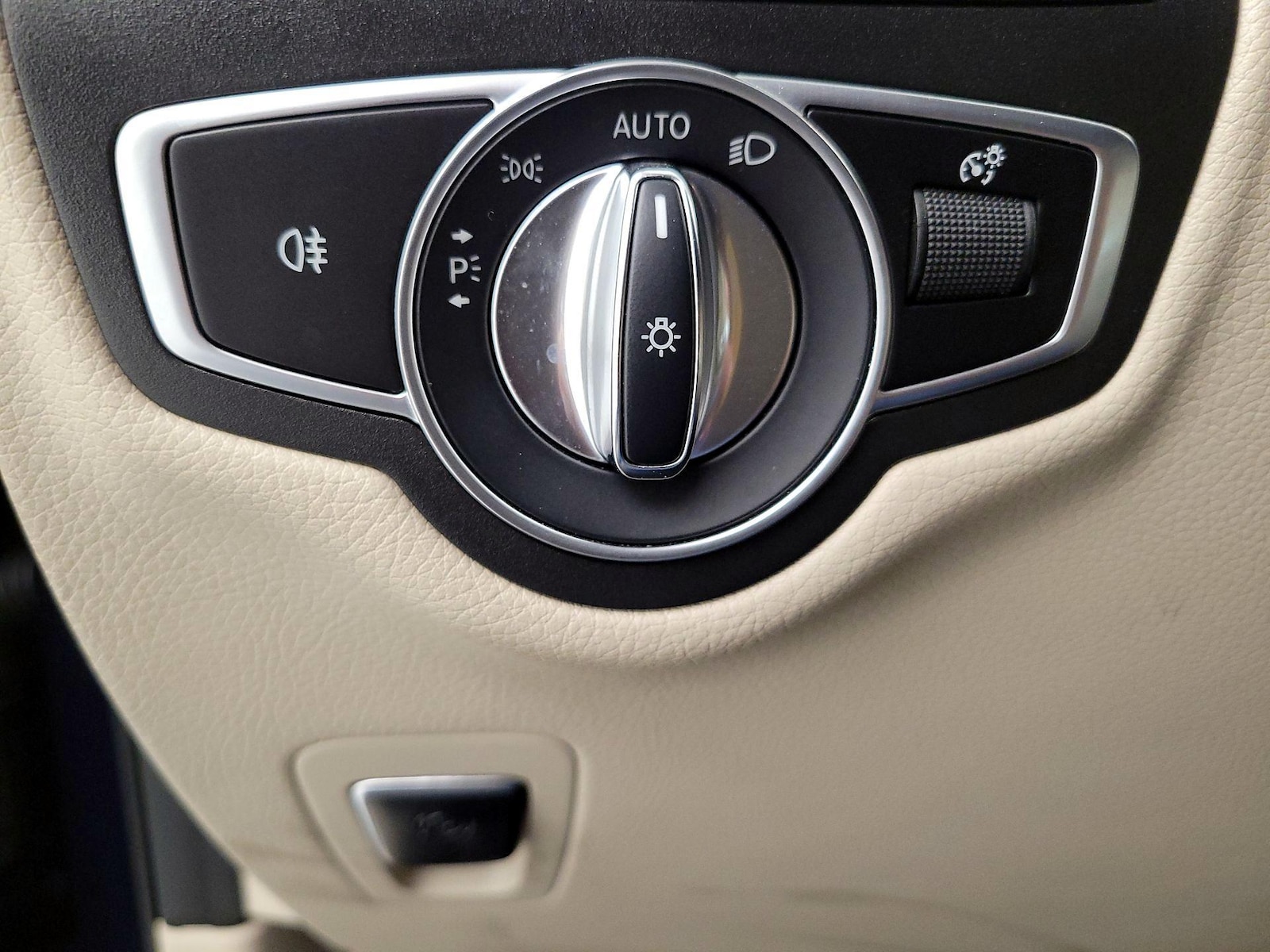 2019 Mercedes-Benz GLC GLC300 - Photo 12