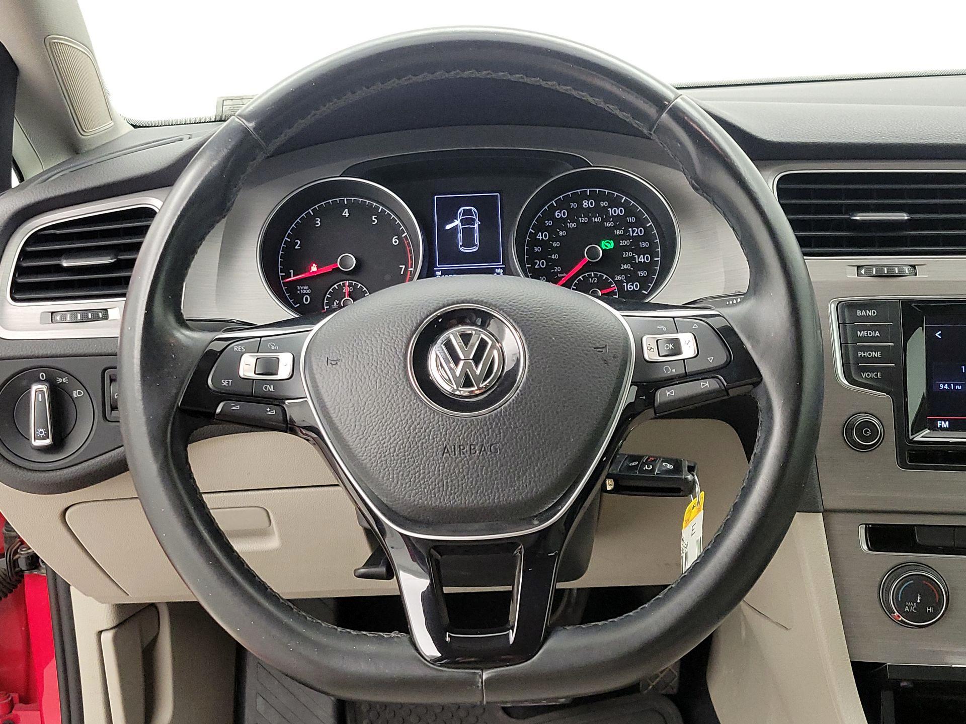 Thumbnail: 2015 Volkswagen Golf - 10