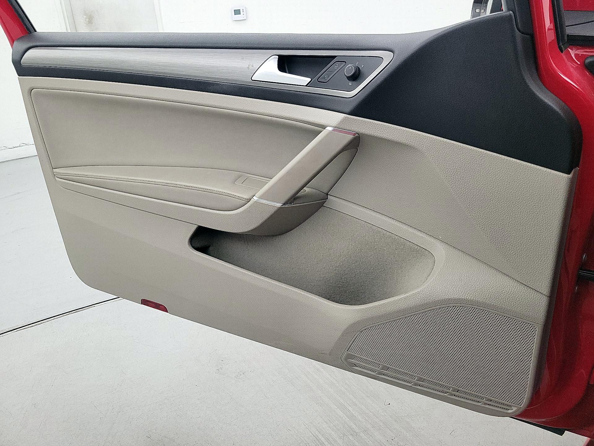 Thumbnail: 2015 Volkswagen Golf - 12