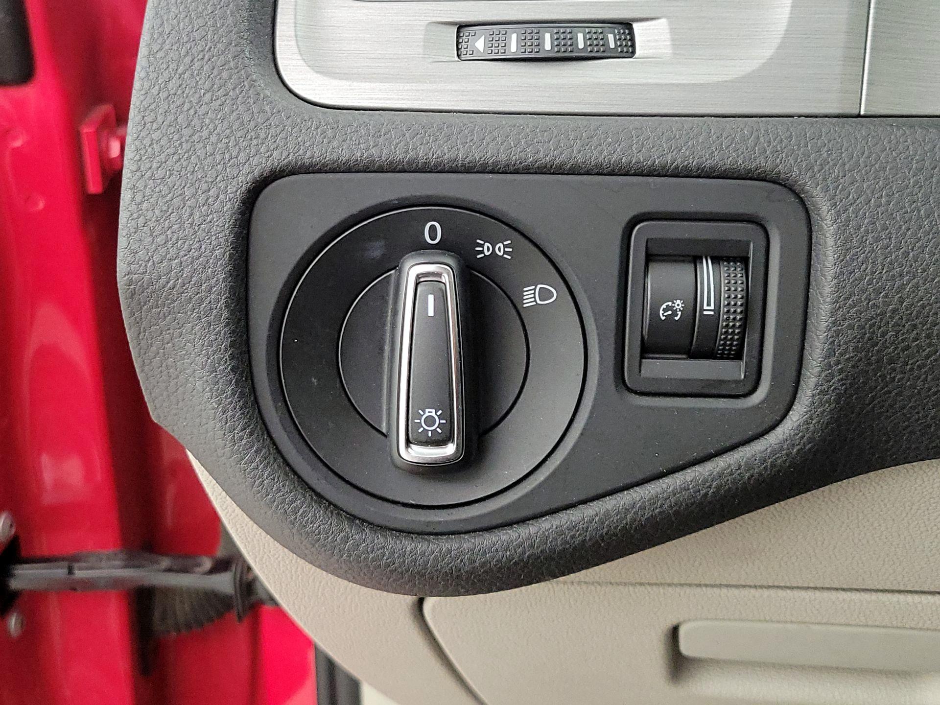 Thumbnail: 2015 Volkswagen Golf - 13