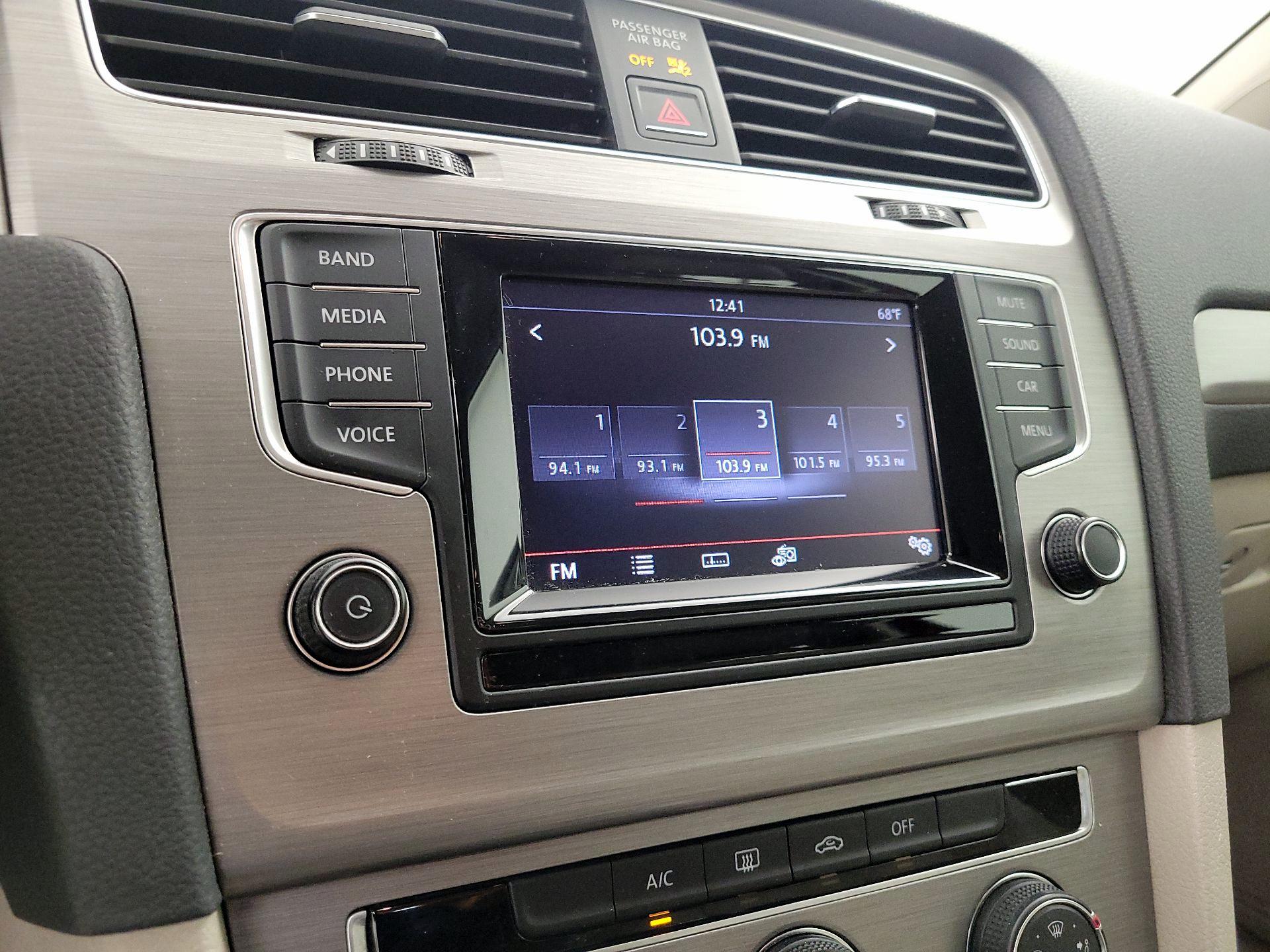 Thumbnail: 2015 Volkswagen Golf - 14