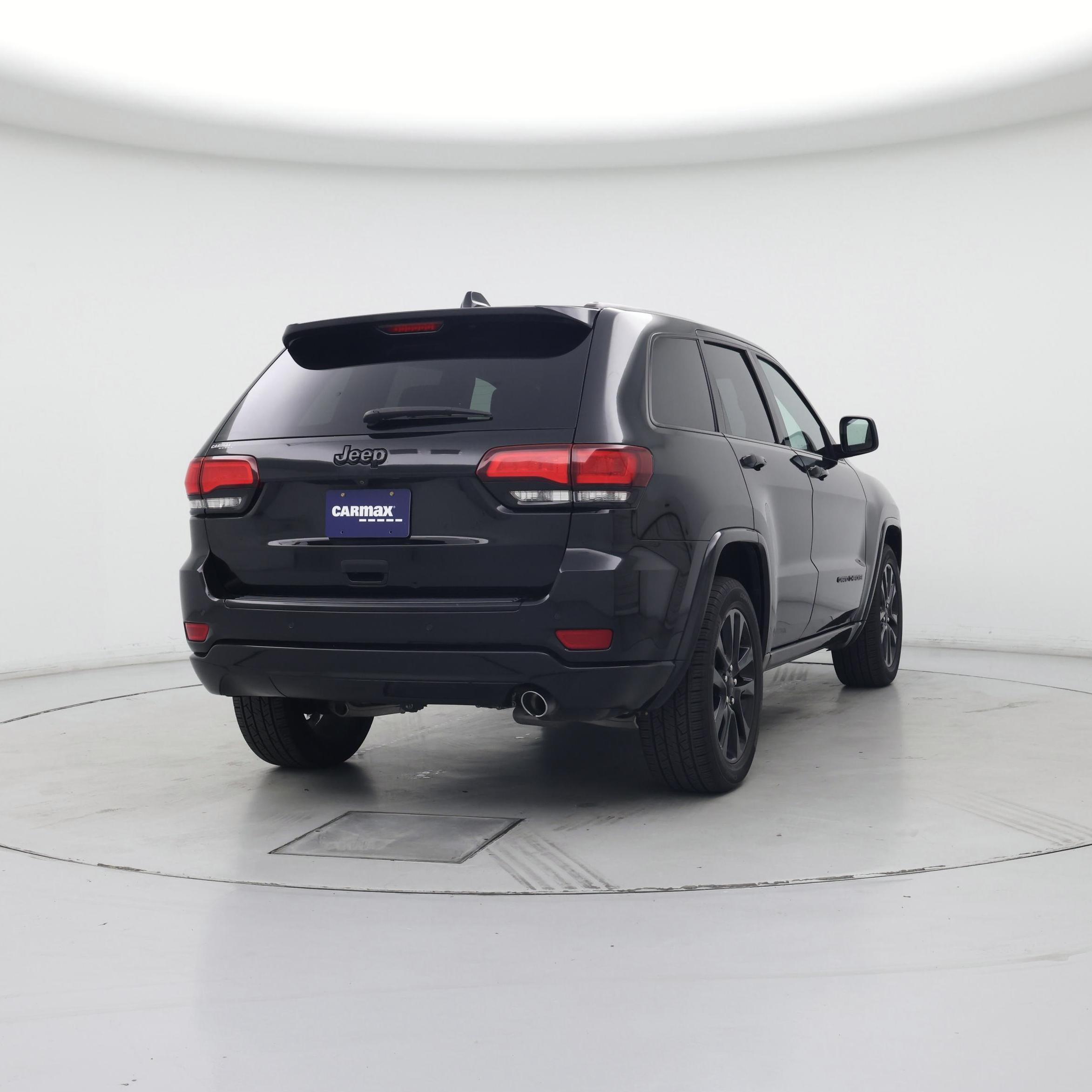 Thumbnail: 2017 Jeep Grand Cherokee - 8