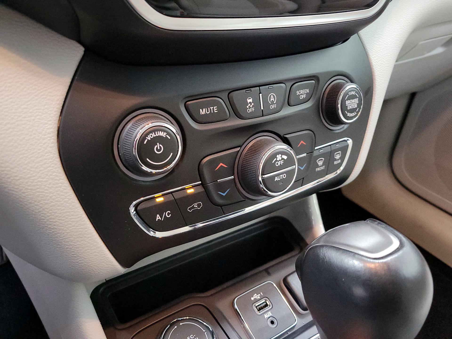 Thumbnail: 2022 Jeep Cherokee - 17