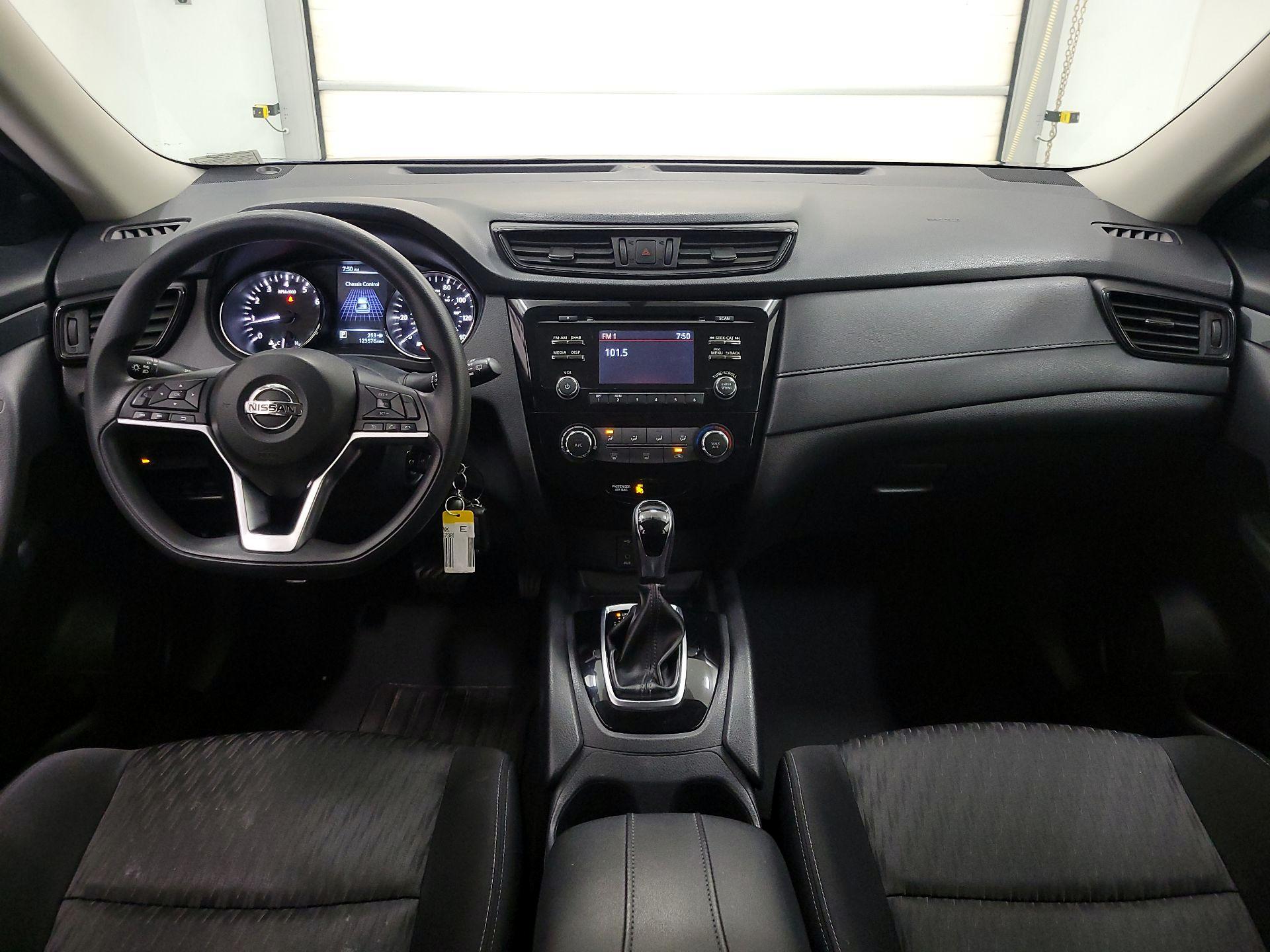 Thumbnail: 2017 Nissan Rogue - 9