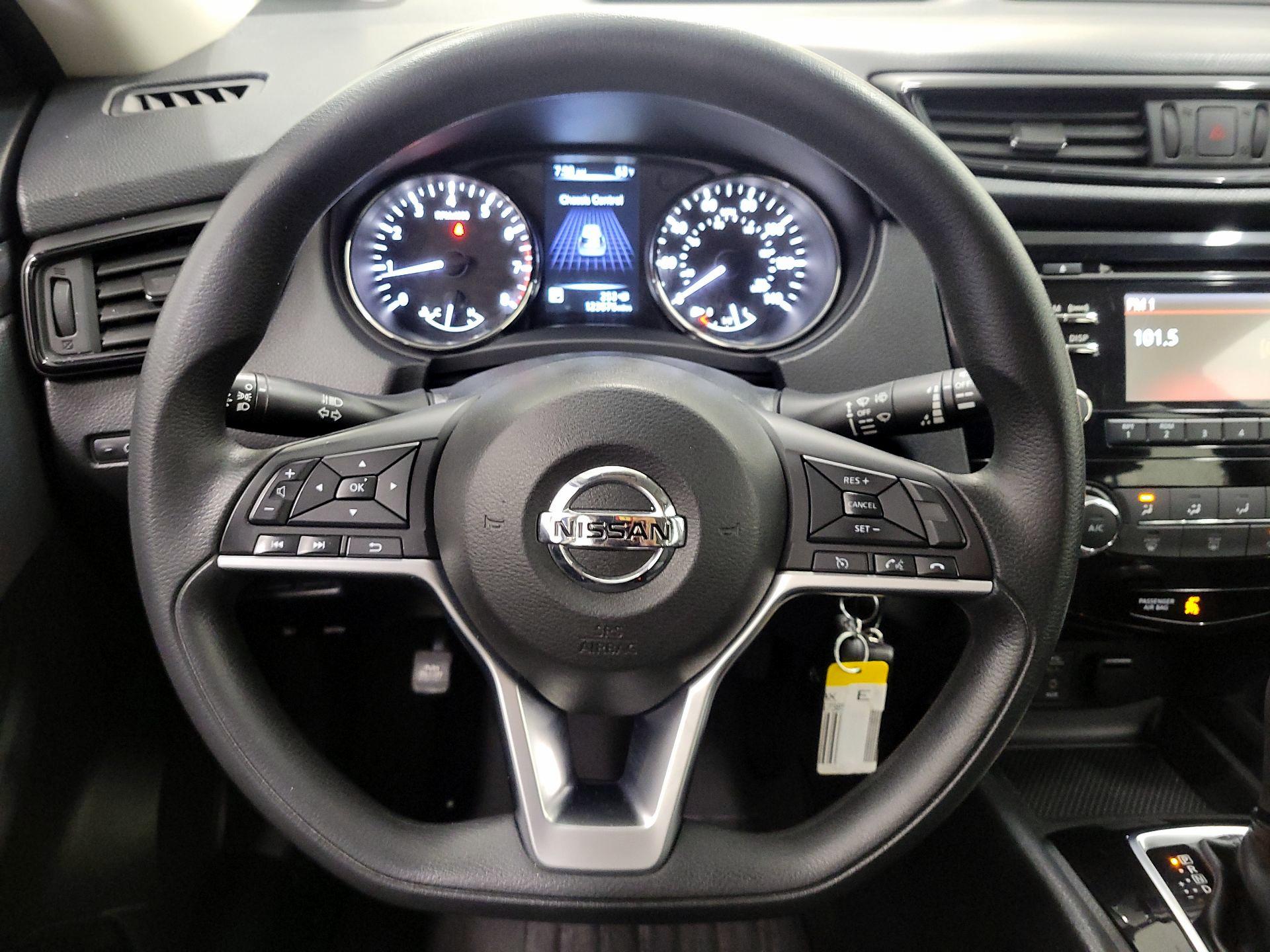 Thumbnail: 2017 Nissan Rogue - 10