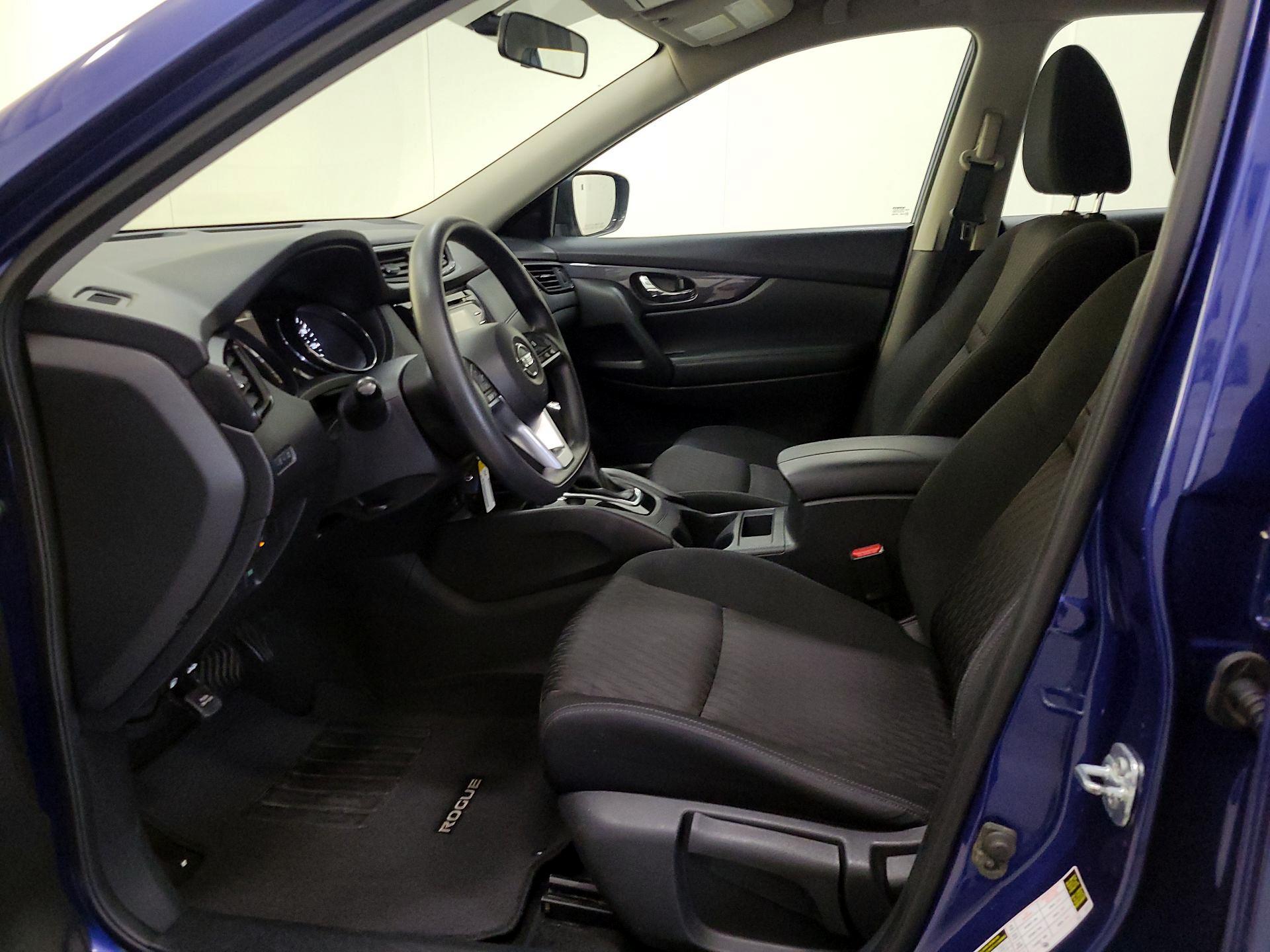 Thumbnail: 2017 Nissan Rogue - 11